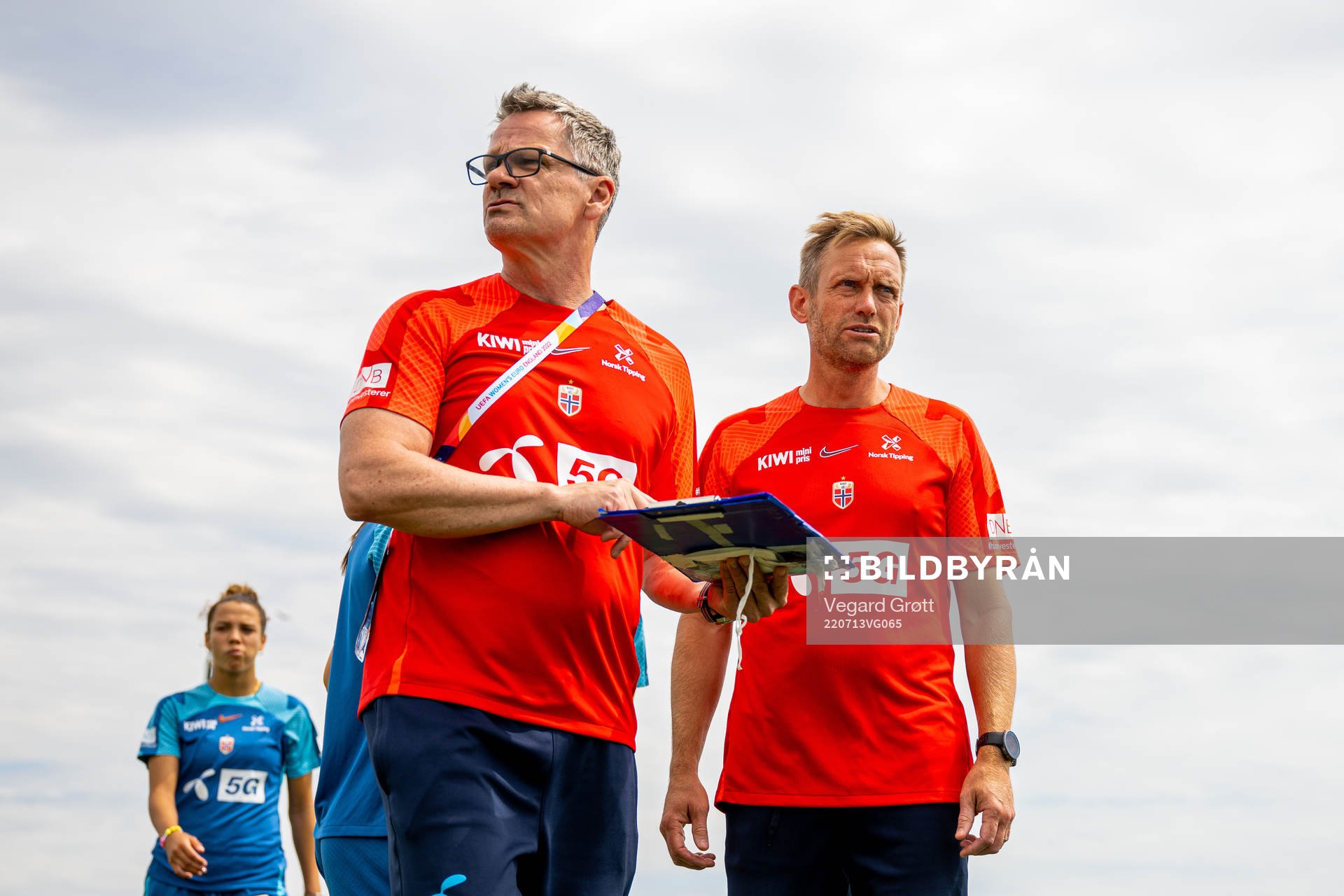 Halvor Lea, press officer, and Martin Sjögren, head coach
