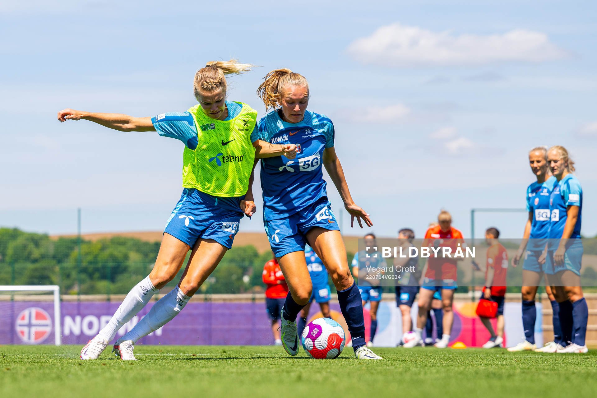Ada Hegerberg and Frida Maanum of the Norwegian national