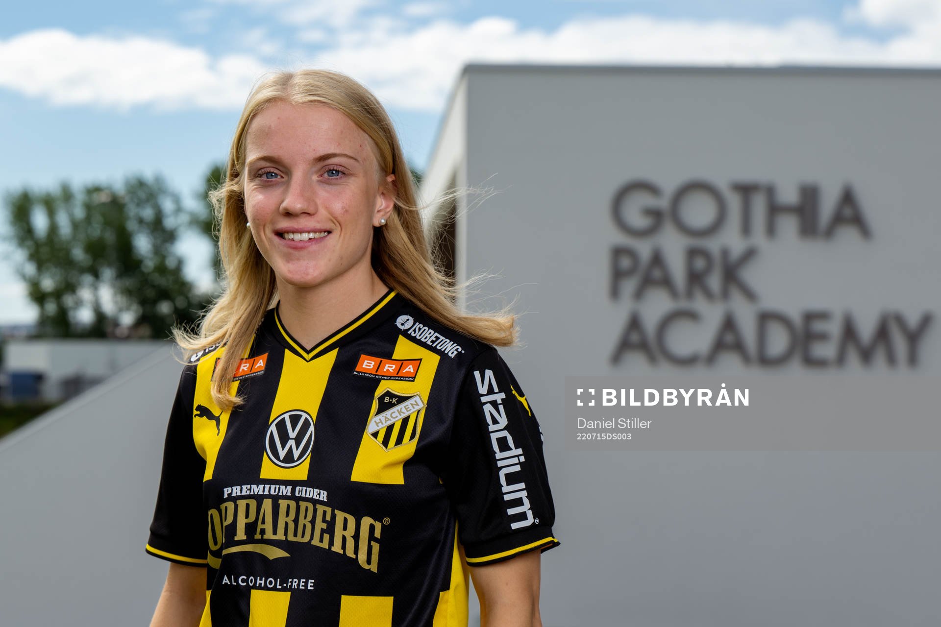 Anna Sandberg poserar för ett porträtt i samband med att hon presenteras som Häckens nyförvärv den 15 juli 2022 i Göteborg. 