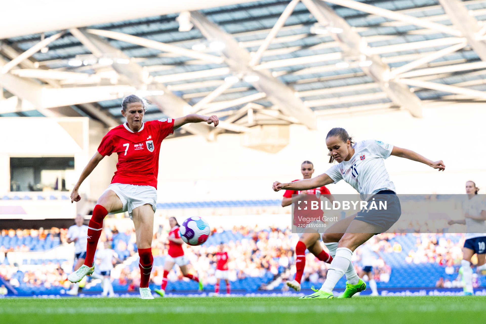 Carina Wenninger of Austria and Guro Reiten of Norway during the UEFA Women's Euro 2022 group stage match between Austria and Norway on July 15, 2022 in Brighton. 
