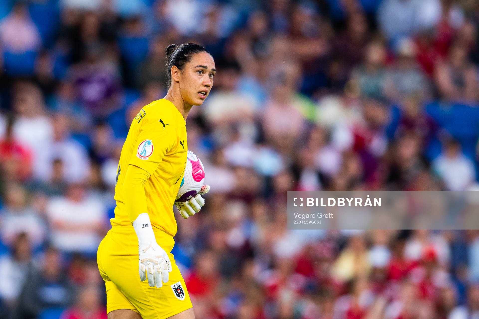 Goalkeeper Manuela Zinsberger of Austria during the UEFA Women's Euro 2022 group stage match between Austria and Norway on July 15, 2022 in Brighton.