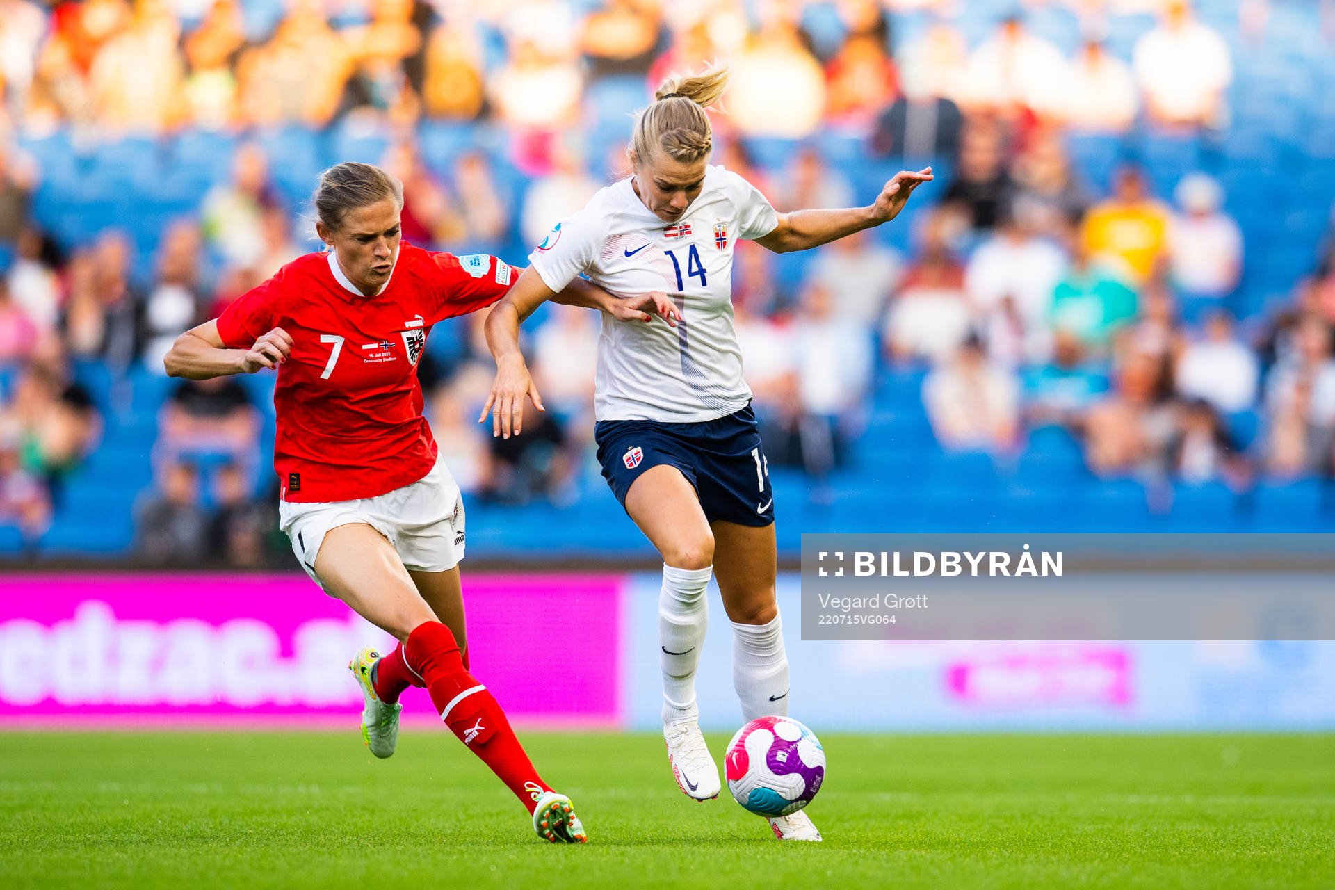 Carina Wenninger of Austria and Ada Hegerberg of Norway