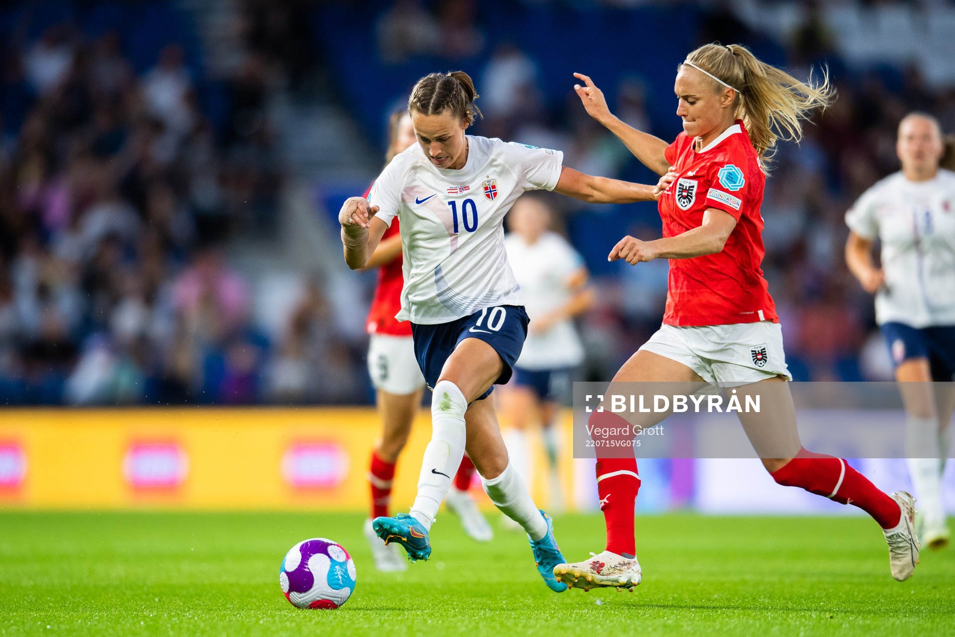 Caroline Graham Hansen of Norway and Sarah Puntigam of