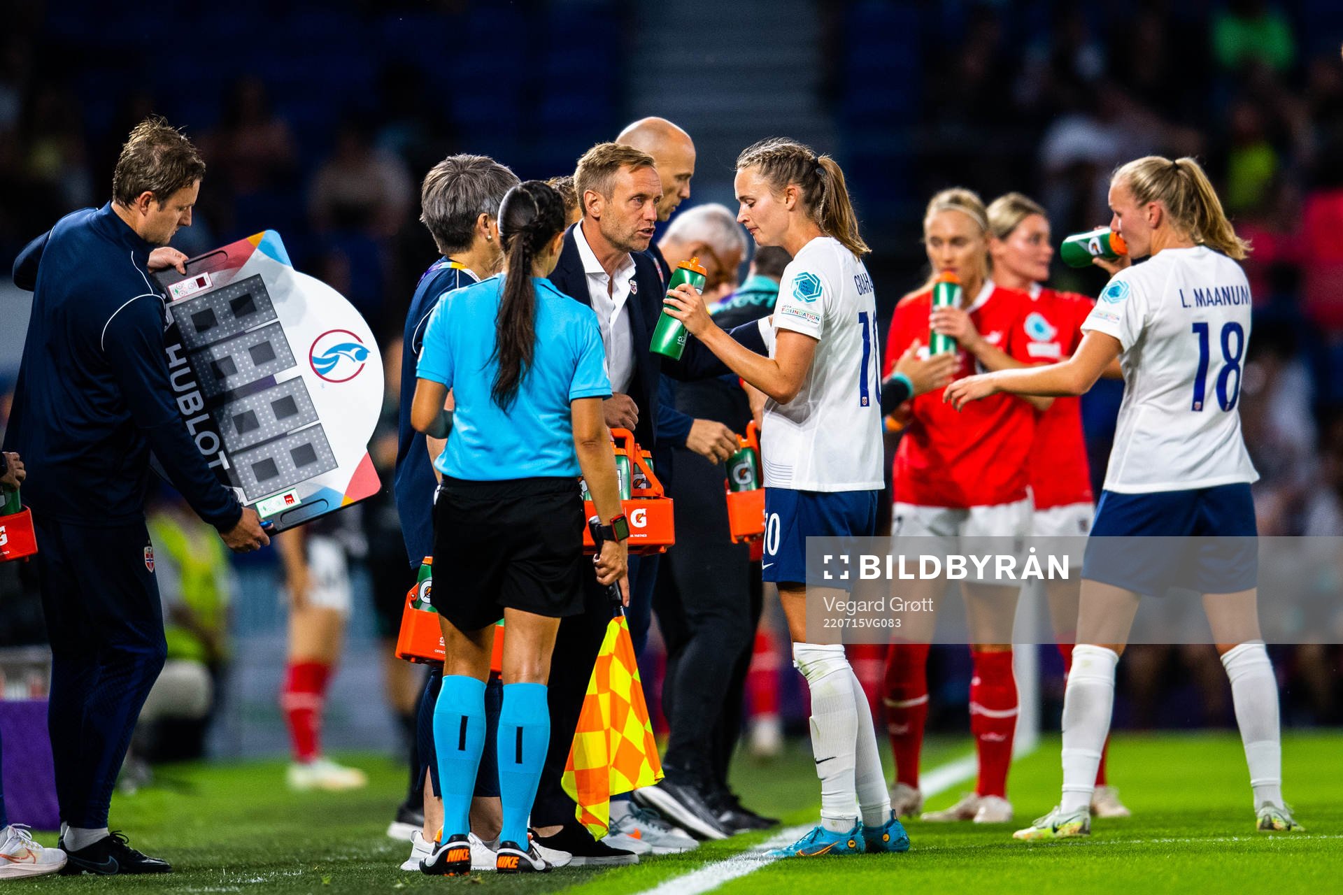 Head coach Martin Sjögren and Caroline Graham Hansen of