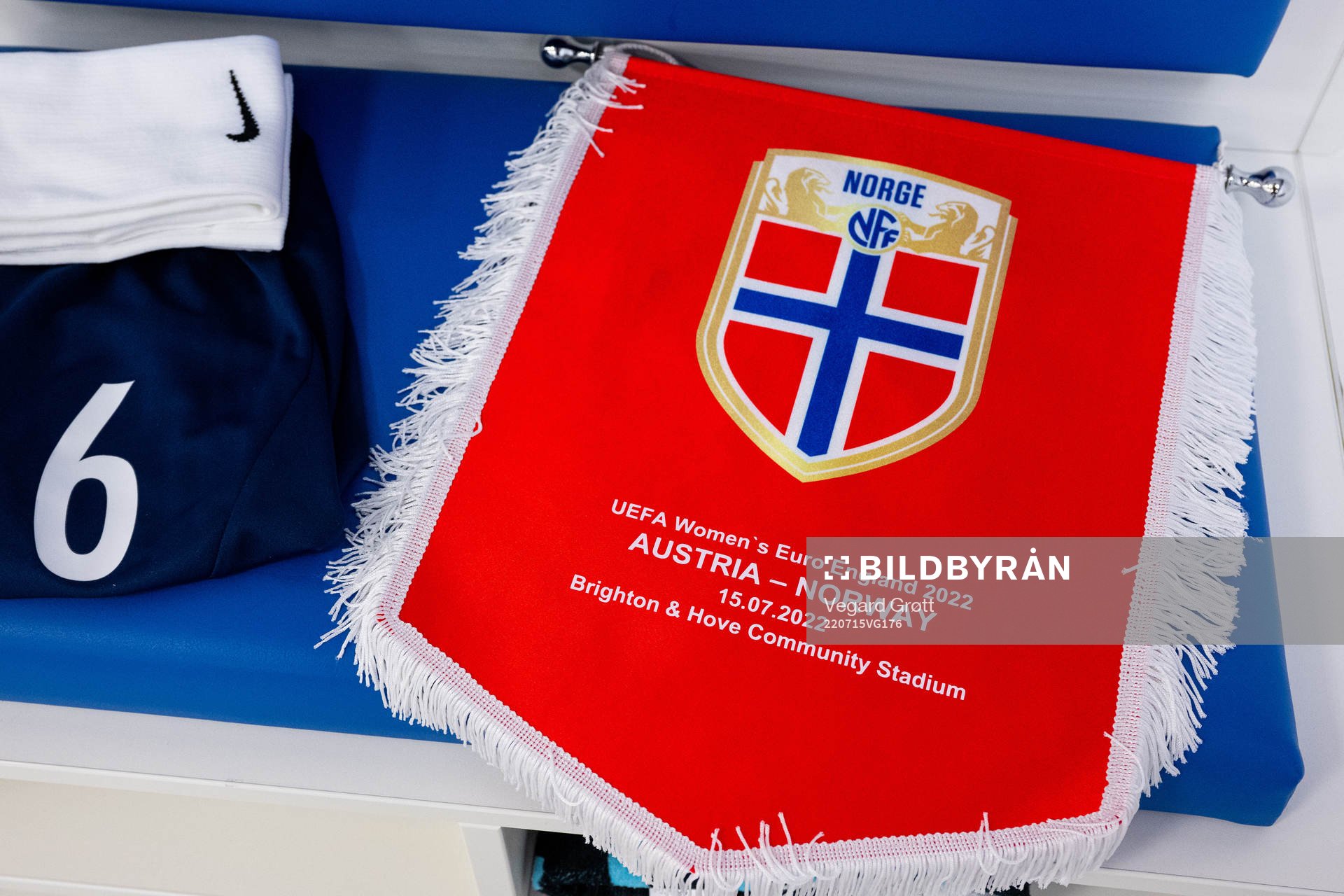 The pennant of Norway in the dressing room