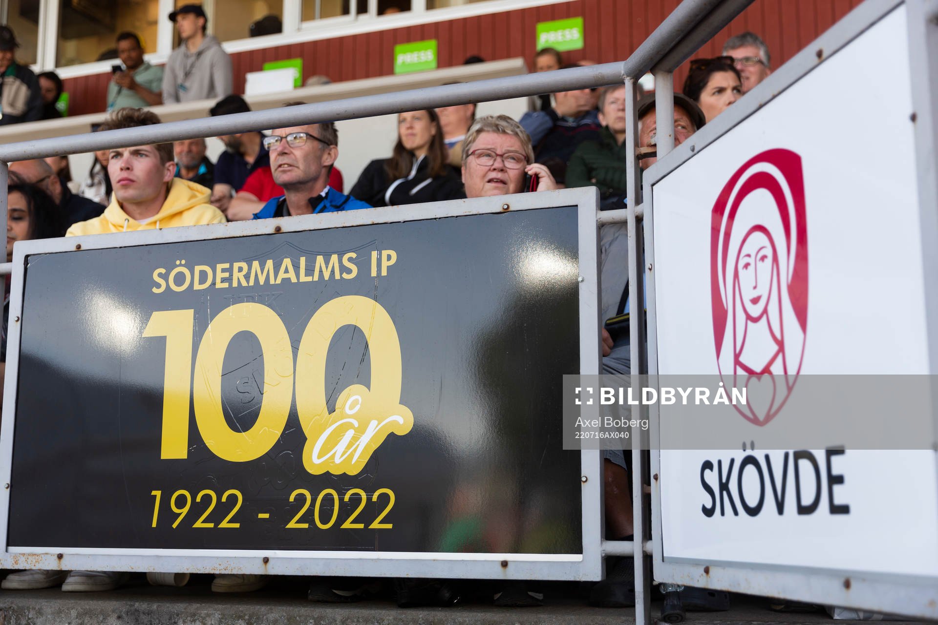 En skylt med texten ”Södermalms IP 100 år”