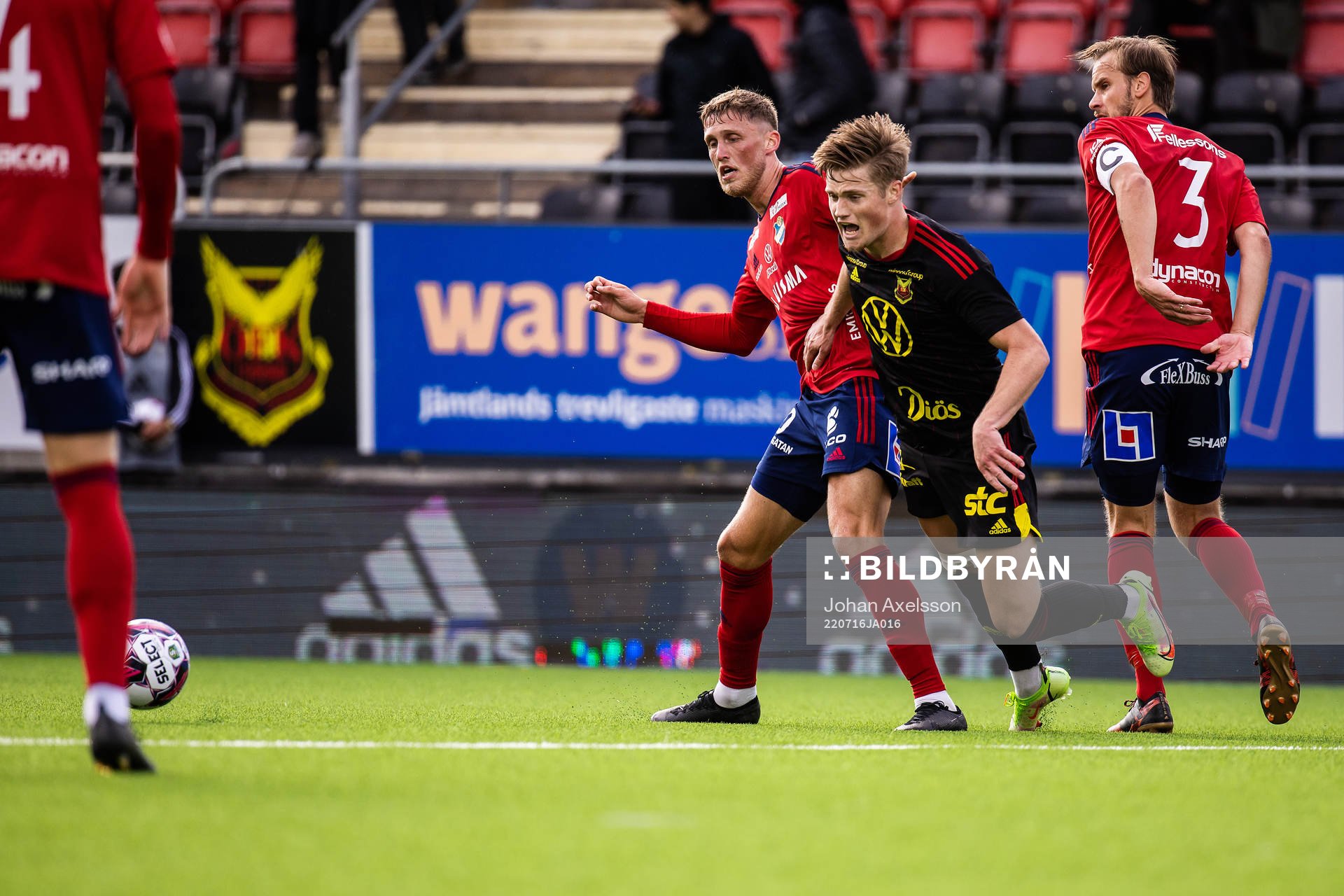 Östers Emil Engqvist och Östersunds Sebastian Karlsson