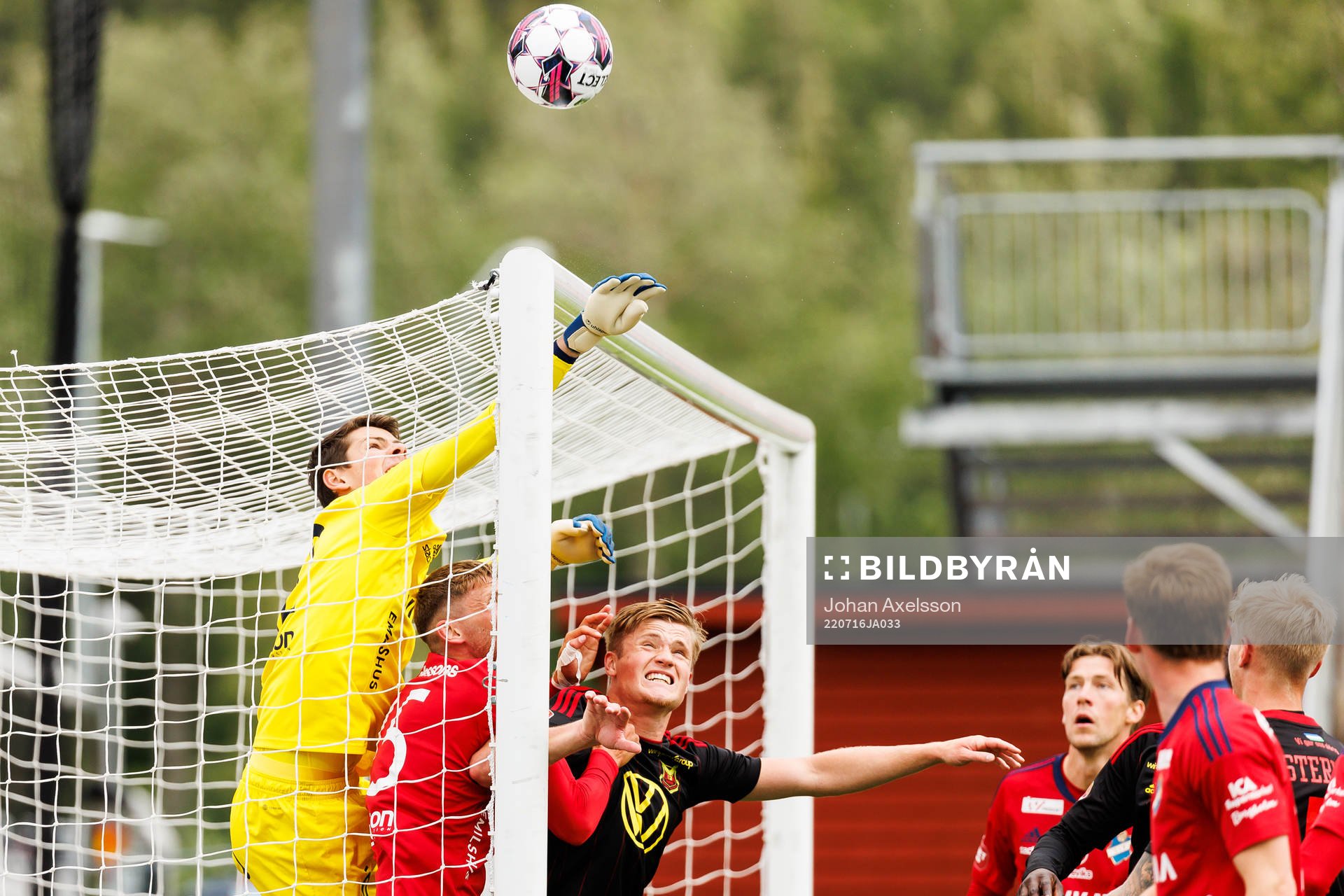 Östers målvakt Victor Stulic och Emil Engqvist