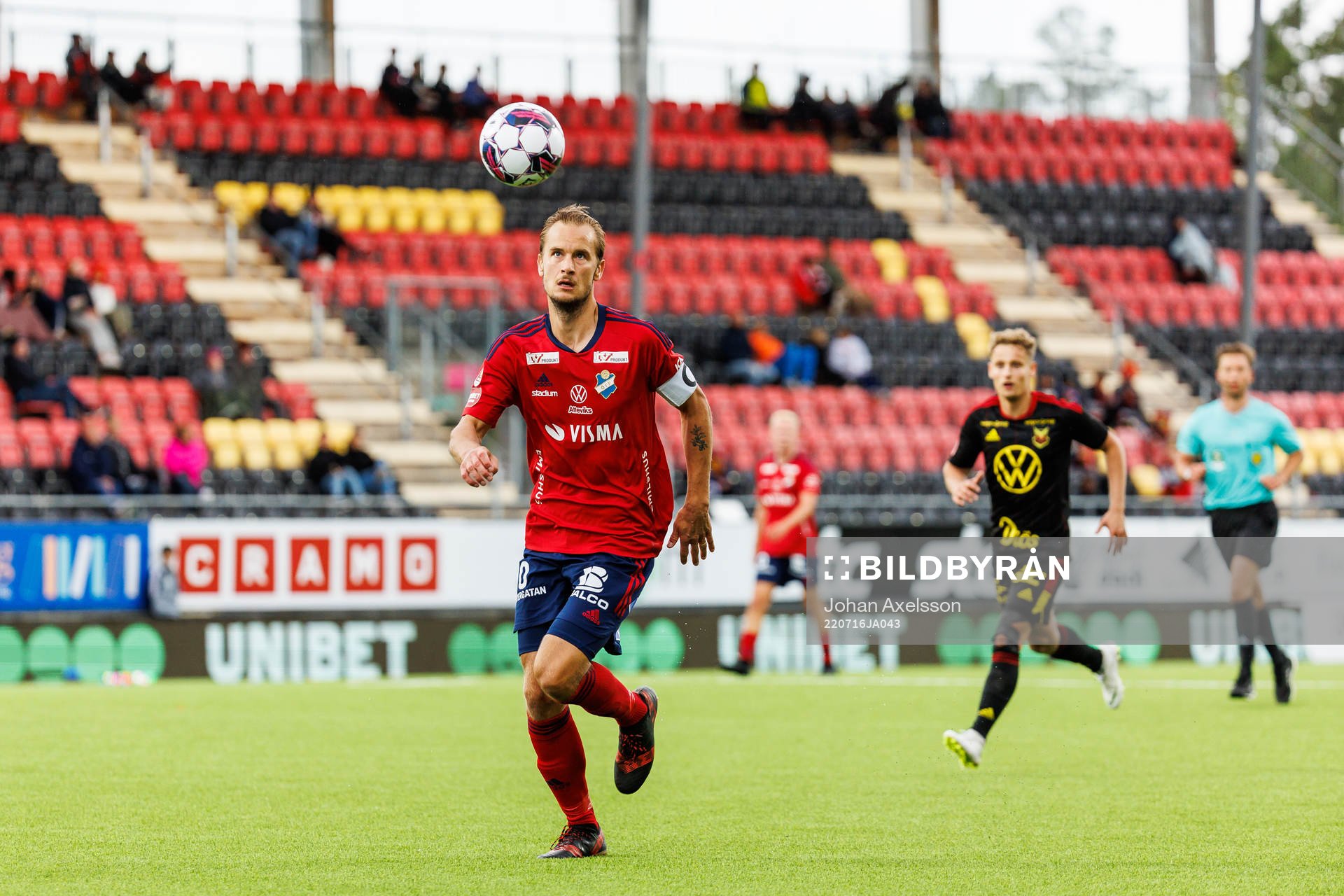 Östers John Stenberg under fotbollsmatchen i Superettan mellan Östersund och Öster den 16 juli 2022 i Östersund. 