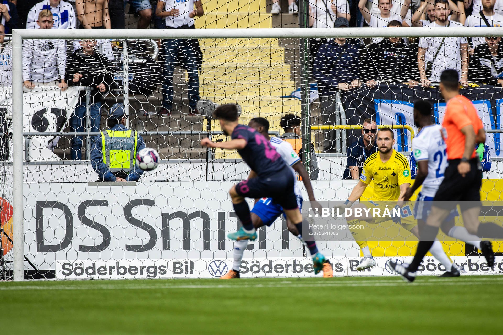 Malmö FFs Moustafa Zeidan gör 0-1 bakom IFK Norrköpings
