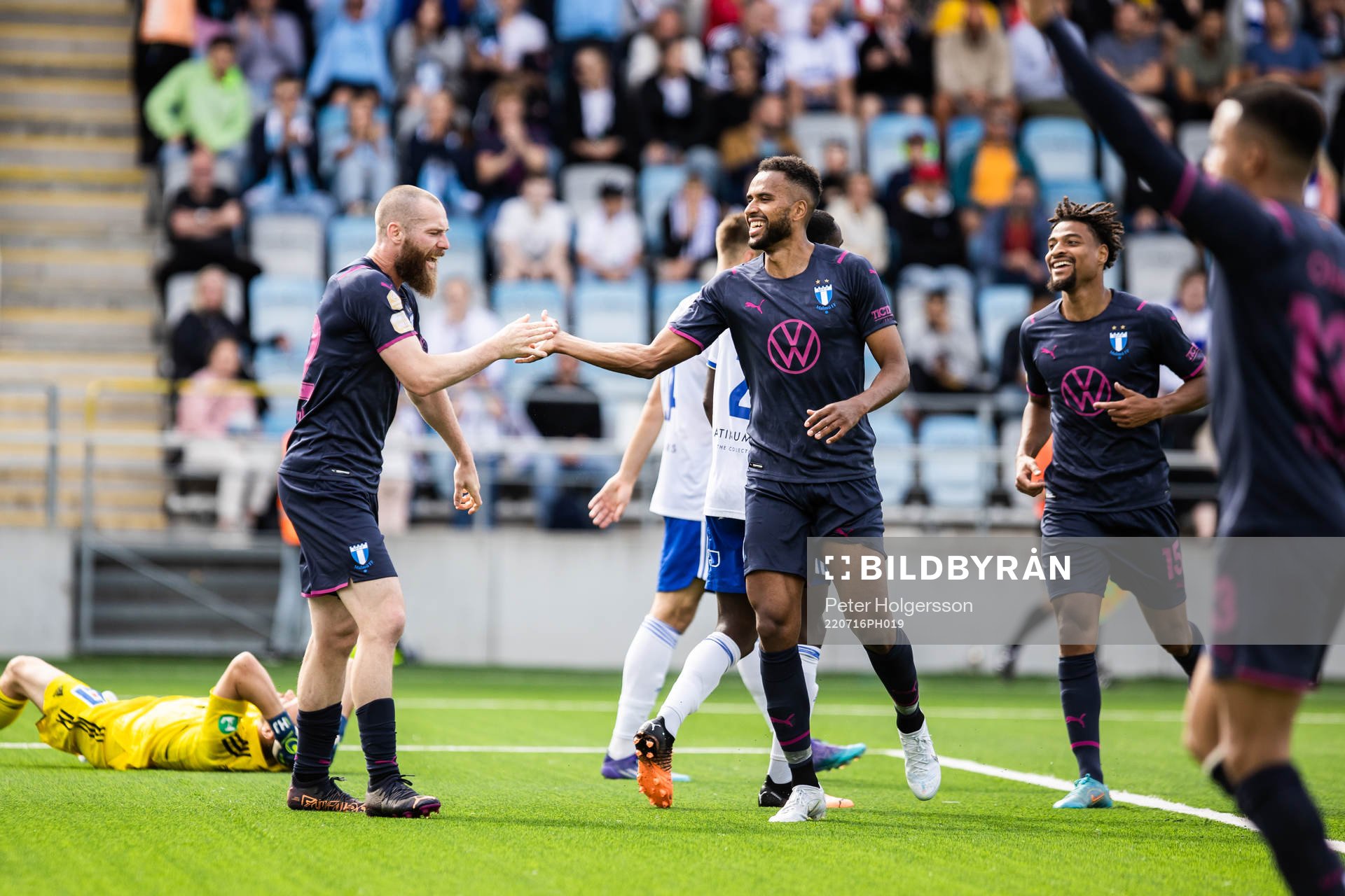Malmö FFs Jo Inge Berget och Isaac Kiese Thelin jublar