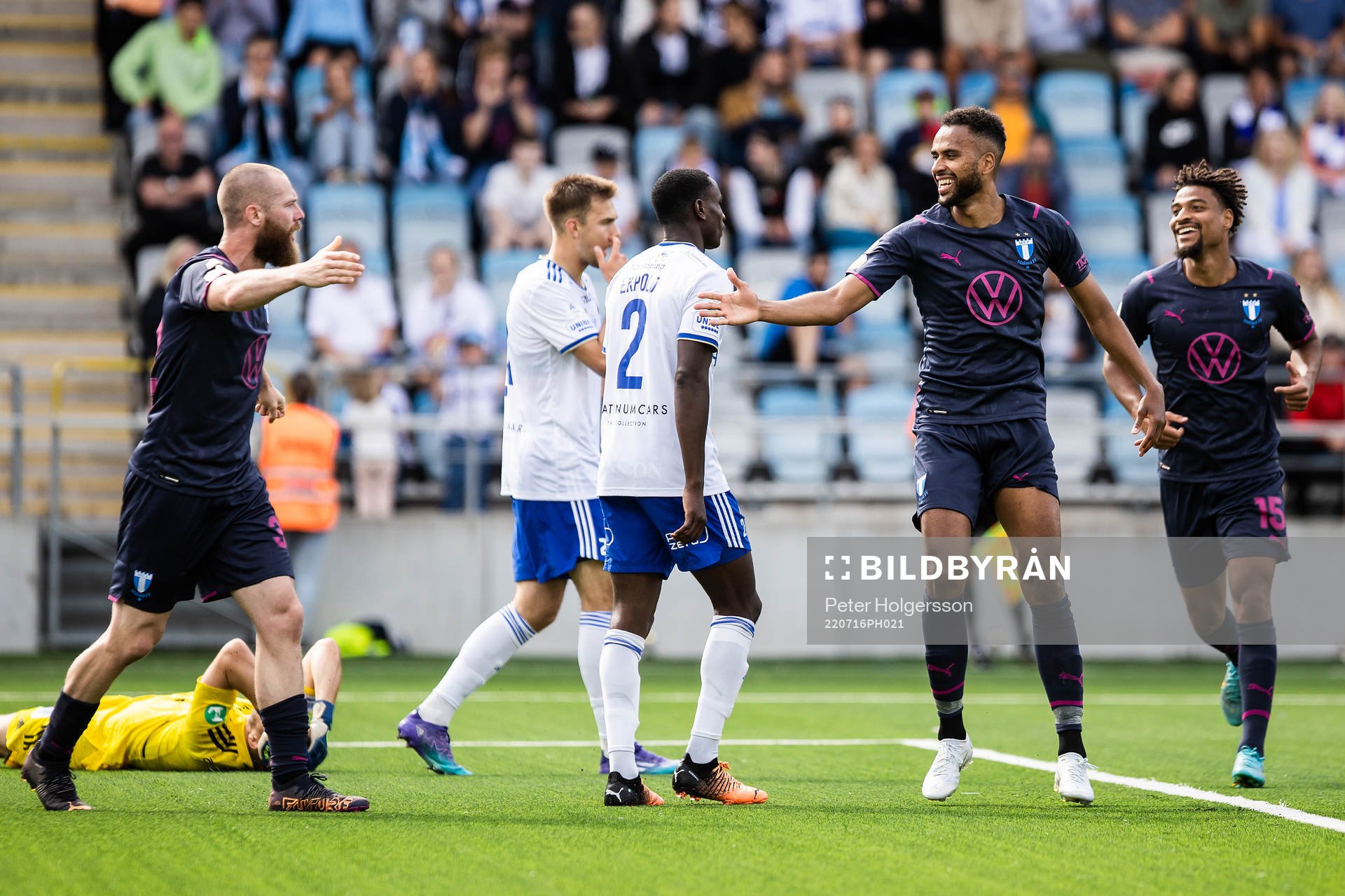 Malmö FFs Jo Inge Berget och Isaac Kiese Thelin jublar