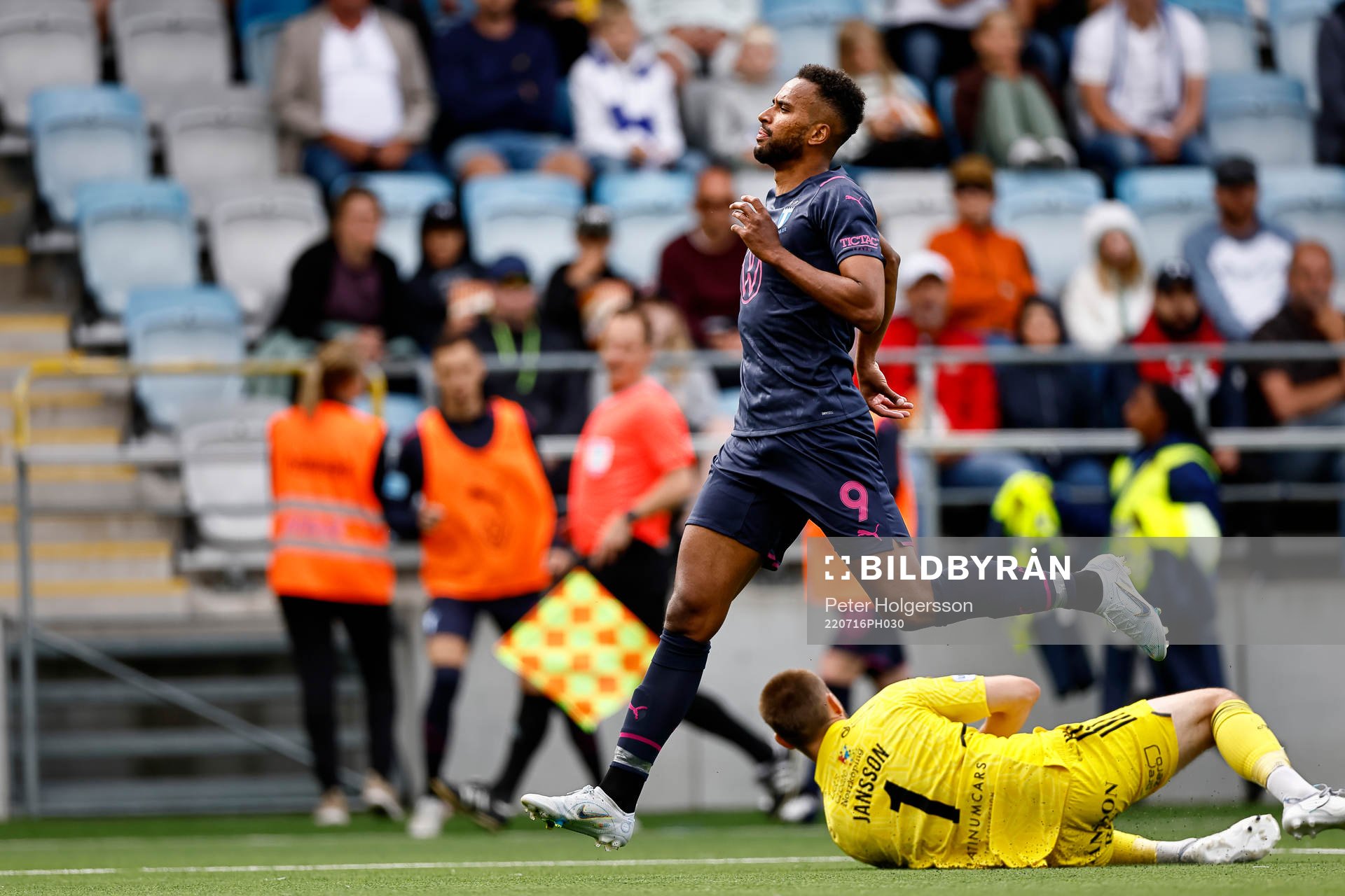 Malmö FFs m Isaac Kiese Thelin och IFK Norrköpings