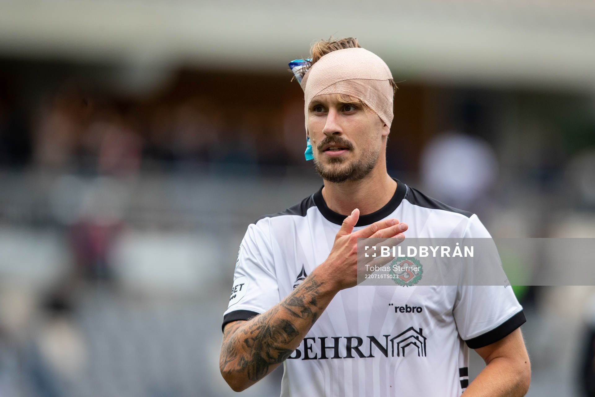 Örebros Daniel Björnkvist jublar