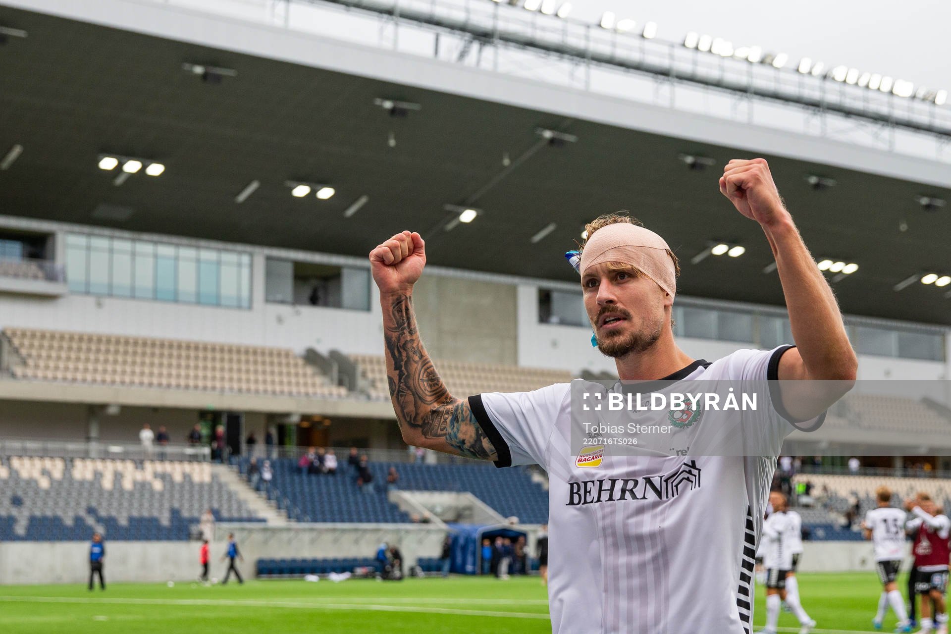 Örebros Daniel Björnkvist jublar