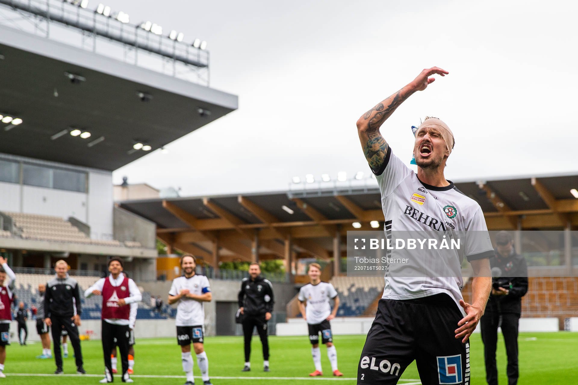 Örebros Daniel Björnkvist jublar