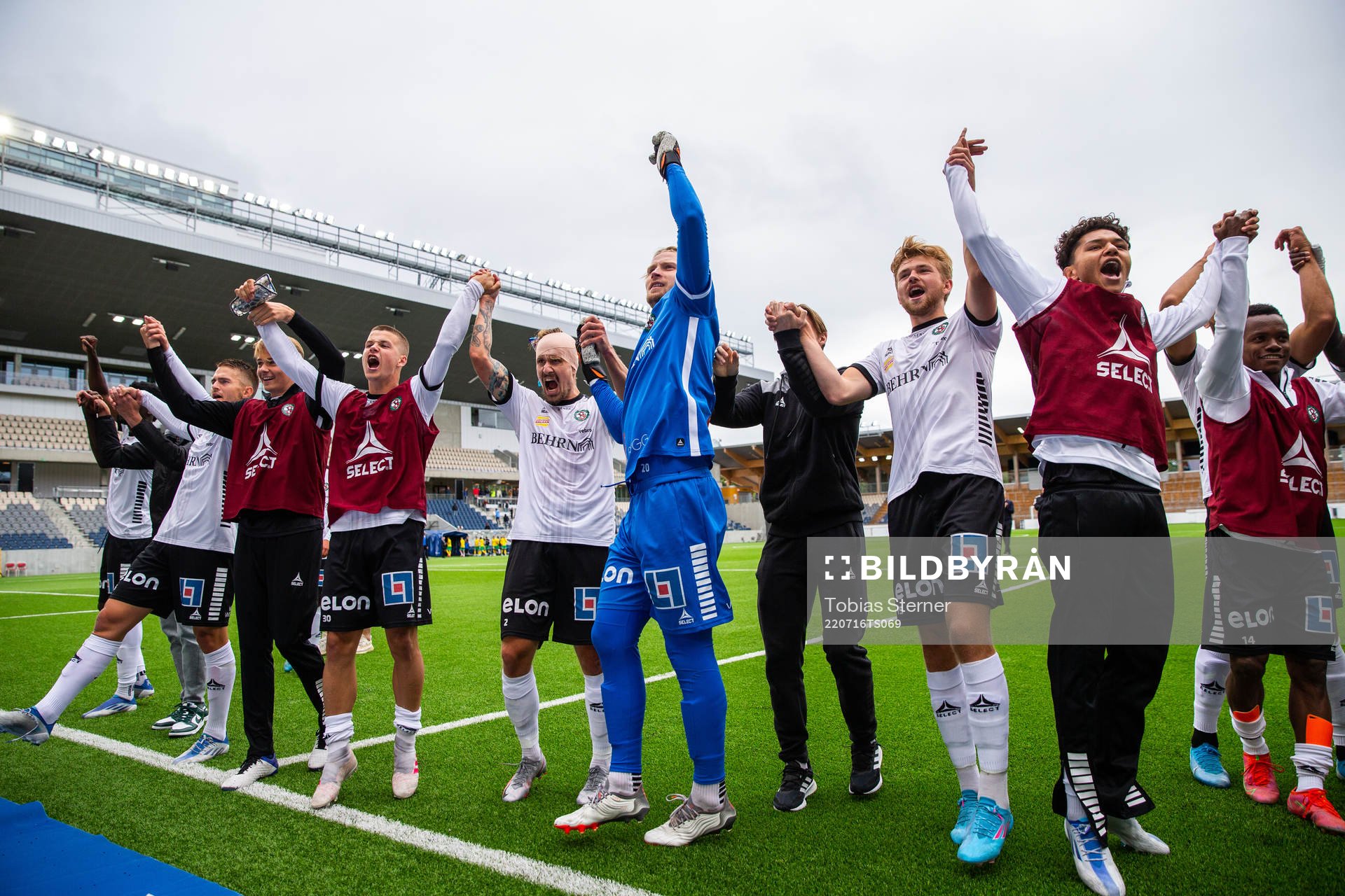 Örebros spelare jublar
