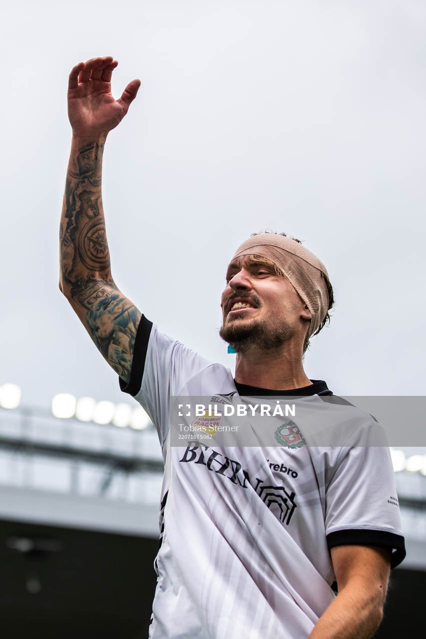 Örebros Daniel Björnkvist jublar