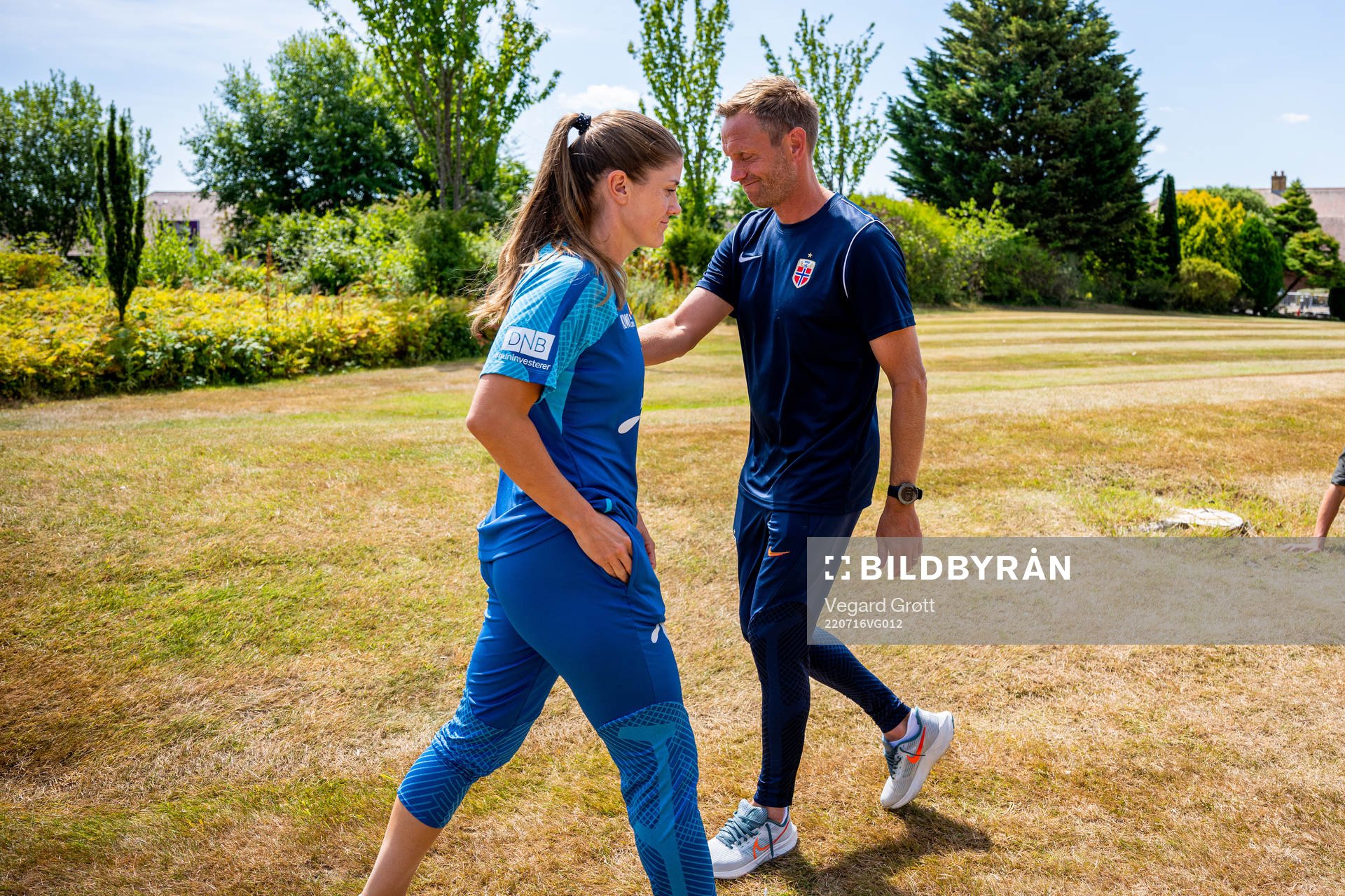 Maren Mjelde and Martin Sjögren, head coach of the