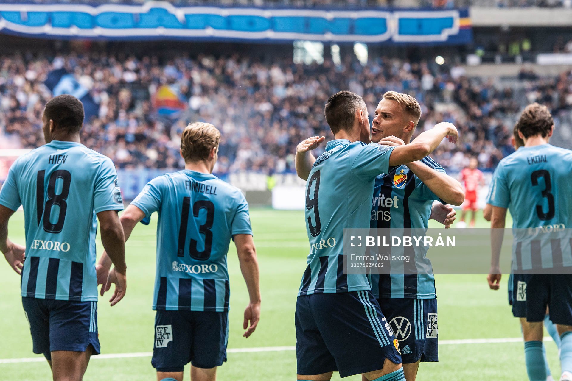 Djurgårdens Haris Radetinac och Elias Andersson jublar