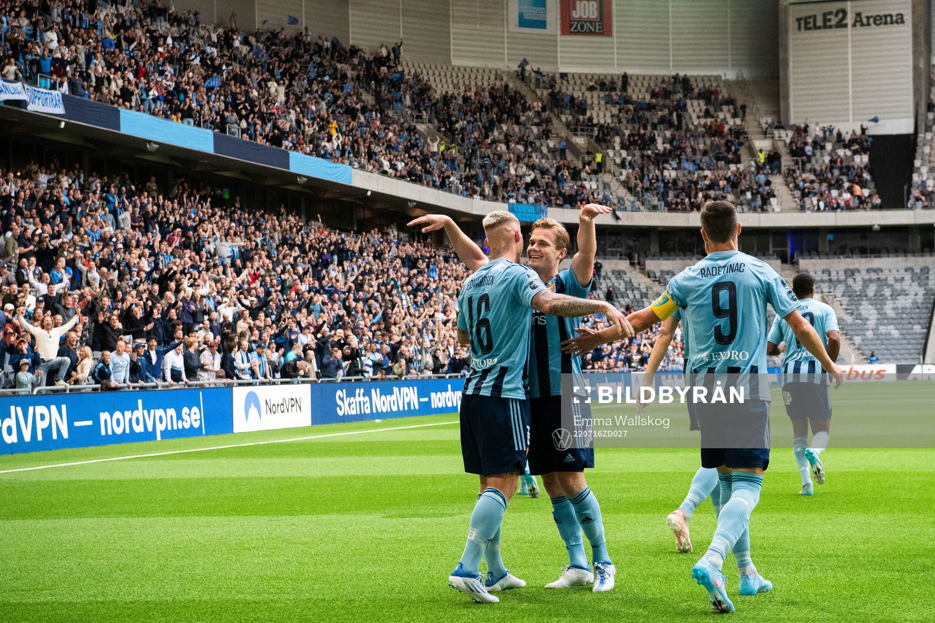 Djurgårdens Victor Edvardsen och Hampus Finndell jublar