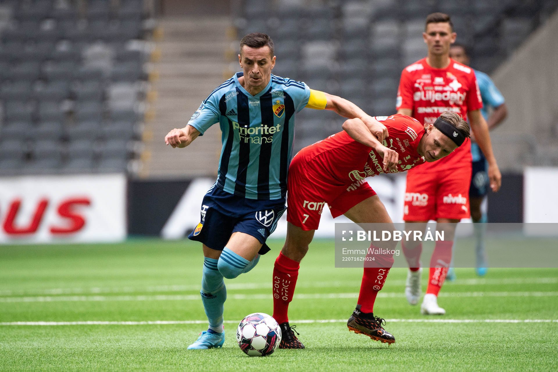 Djurgårdens Haris Radetinac och Värnamos Charlie Vindehall