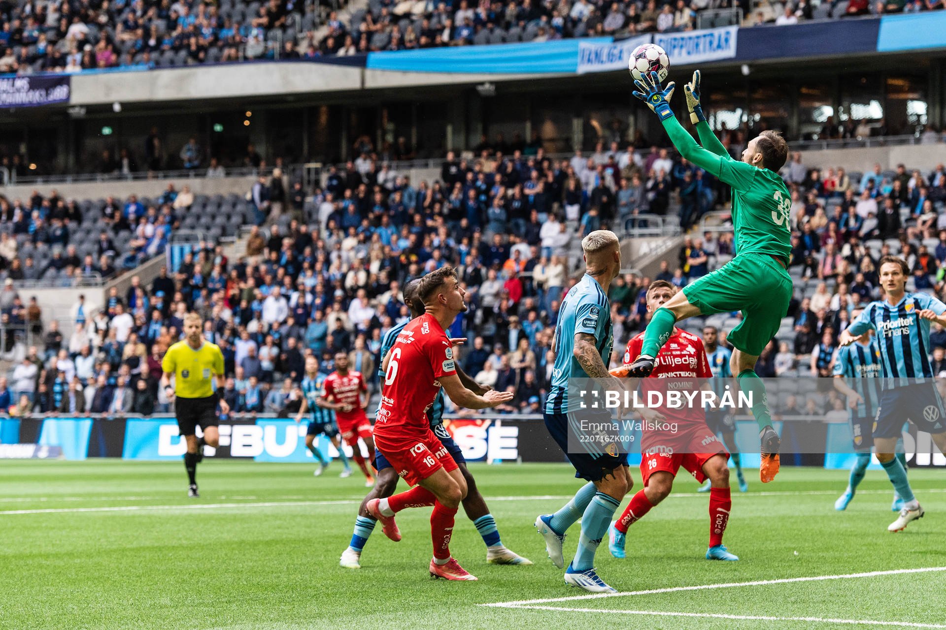Värnamos målvakt Pilip Vaitsiakhovich under fotbollsmatchen i Allsvenskan mellan Djurgården och Värnamo den 16 juli 2022 i Stockholm. 