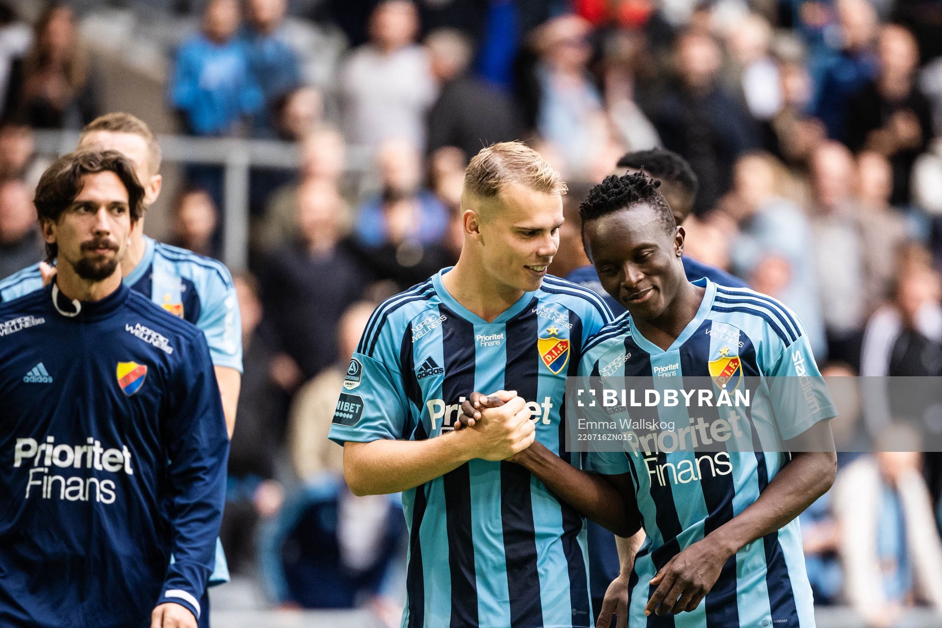 Djurgårdens Elias Andersson och Amadou Doumbouya jublar