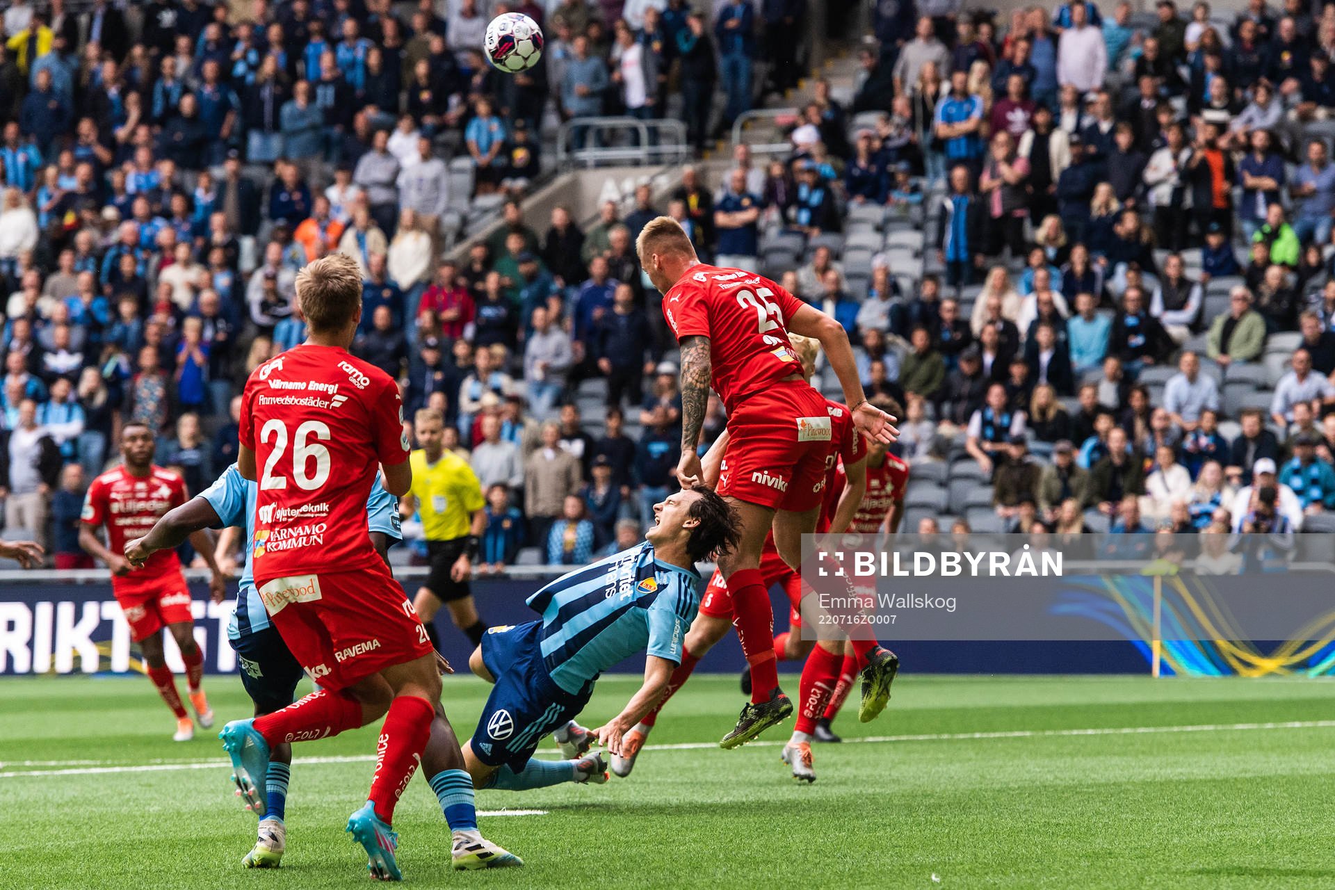 Djurgårdens Hjalmar Ekdal och Värnamos Victor Eriksson