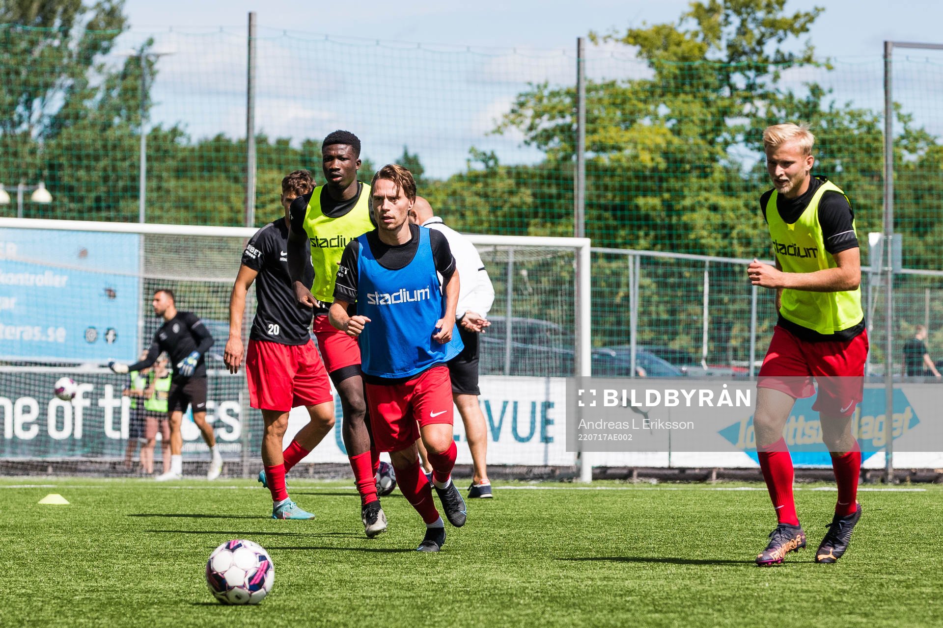 Landskronas spelare värmer upp
