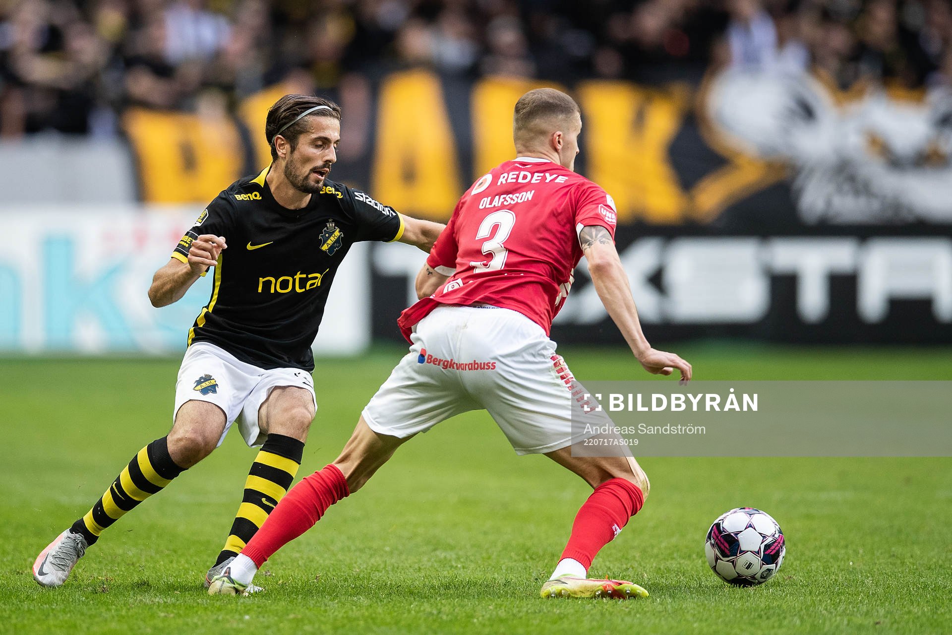AIKs Zachary Elbouzedi och Kalmars David Kristjan Olafsson