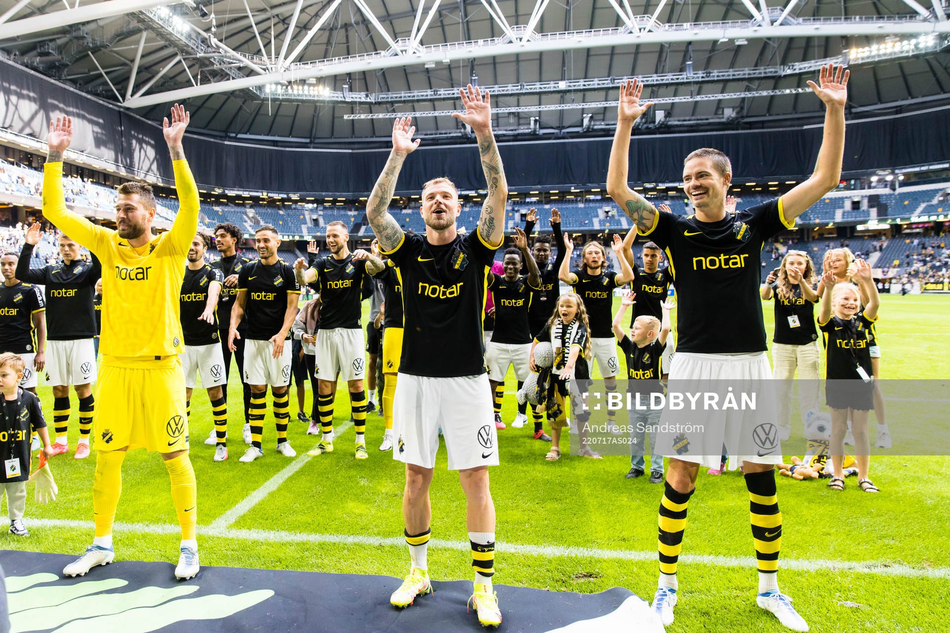 s målvakt Kristoffer Nordfeldt, John Guidetti och Mikael