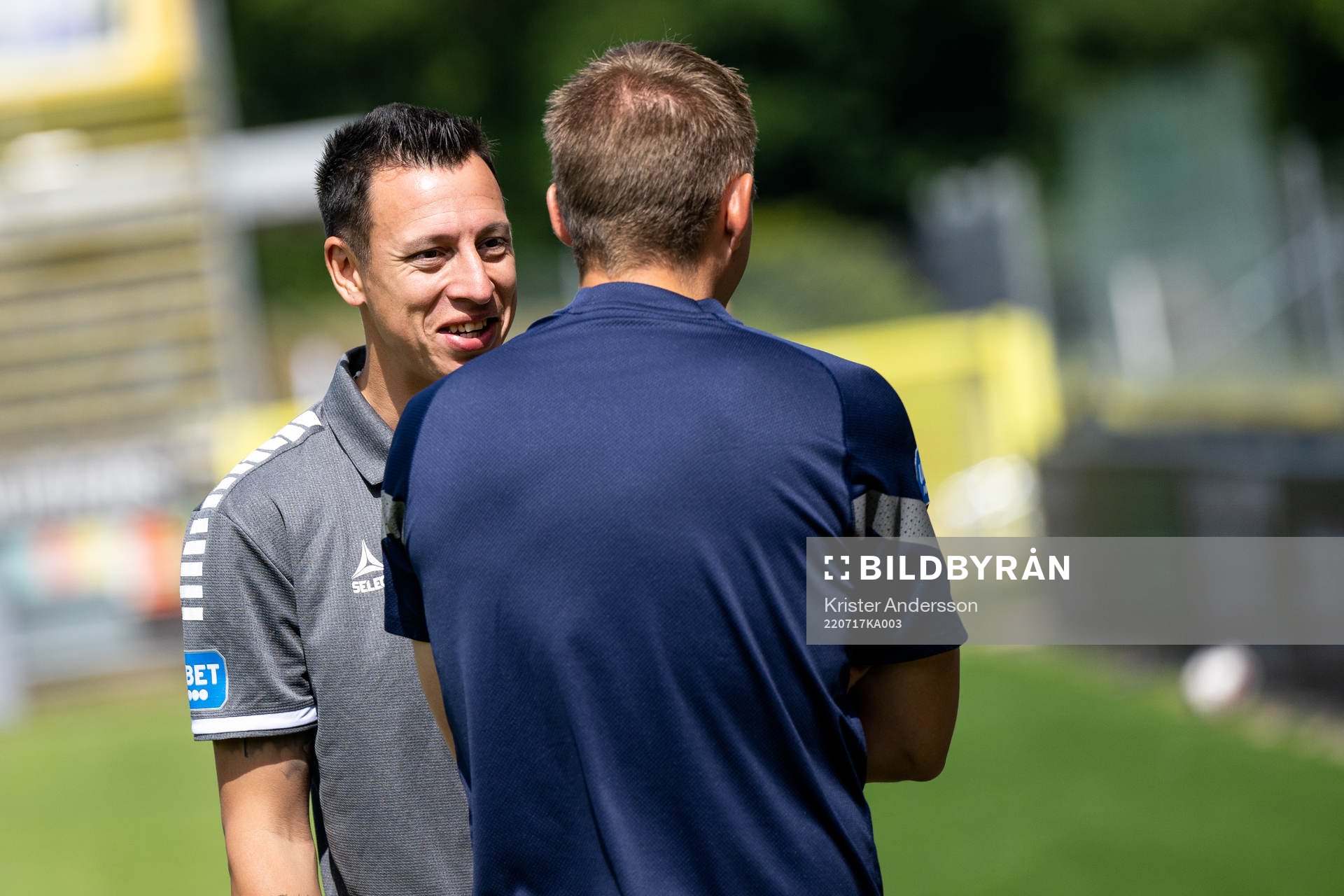 Utsiktens assisterande tränare Martin Smedberg Dalence före fotbollsmatchen i Superettan mellan Halmstad och Utsikten den 17 juli 2022 i Halmstad.