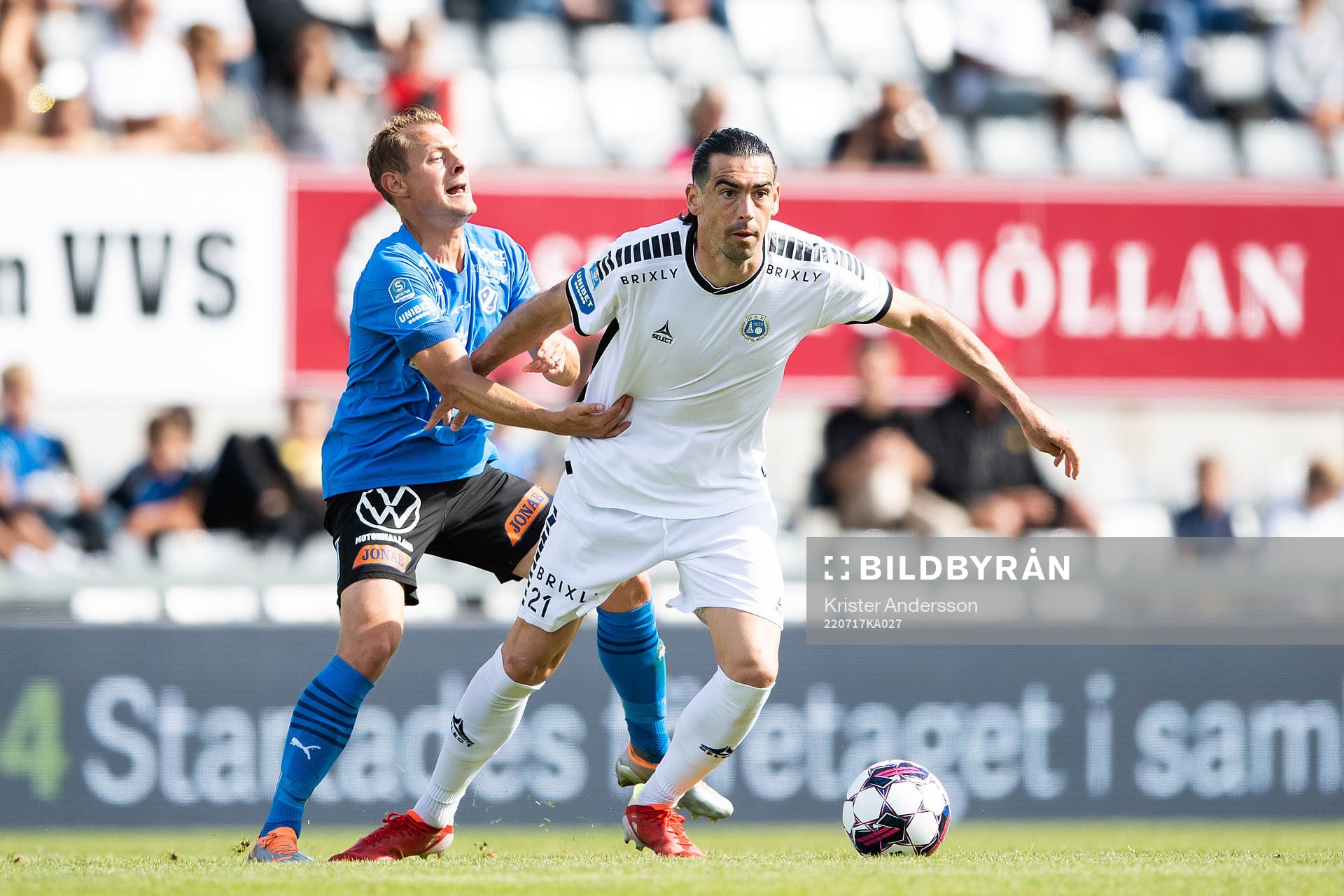 Halmstads Joel Allansson och Utsiktens Jonathan Quintero