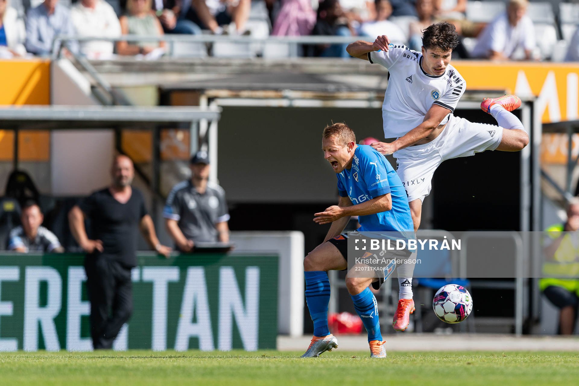 Halmstads Joel Allansson och Utsiktens William Milovanovic