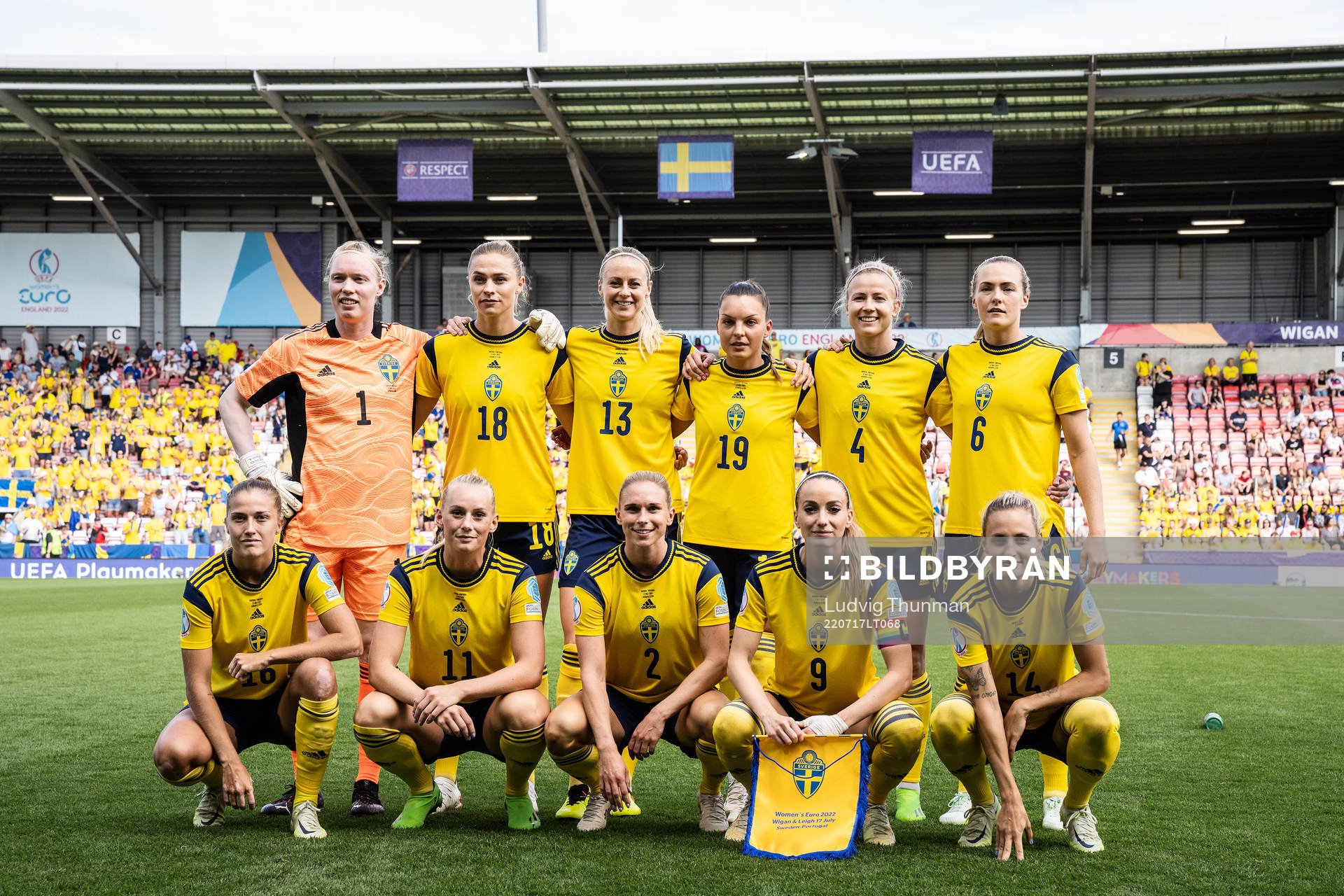 Players of Sweden line up for a team photo ahead of the UEFA Women's Euro 2022 group stage match between Sweden and Portugal on July 17, 2022 in Leigh. Top left: goalkeeper Hedvig Lindahl, Fridolina Rolfö, Amanda Ilestedt, Johanna Rytting Kaneryd, Hanna Glas  and Magdalena Eriksson. Bottom left: Filippa Angeldahl, Stina Blackstenius, Jonna Andersson, Kosovare Asllani and Nathalie Björn.