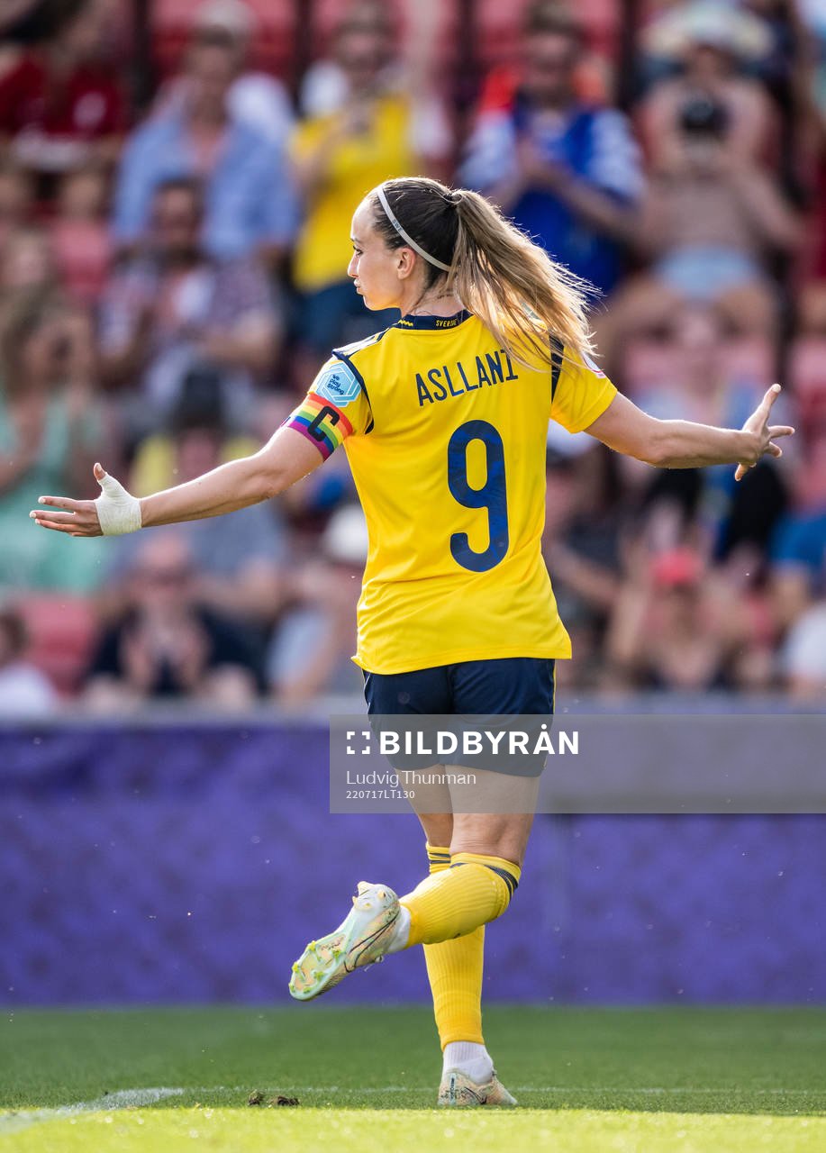 Kosovare Asllani of Sweden celebrates scoring 4-0