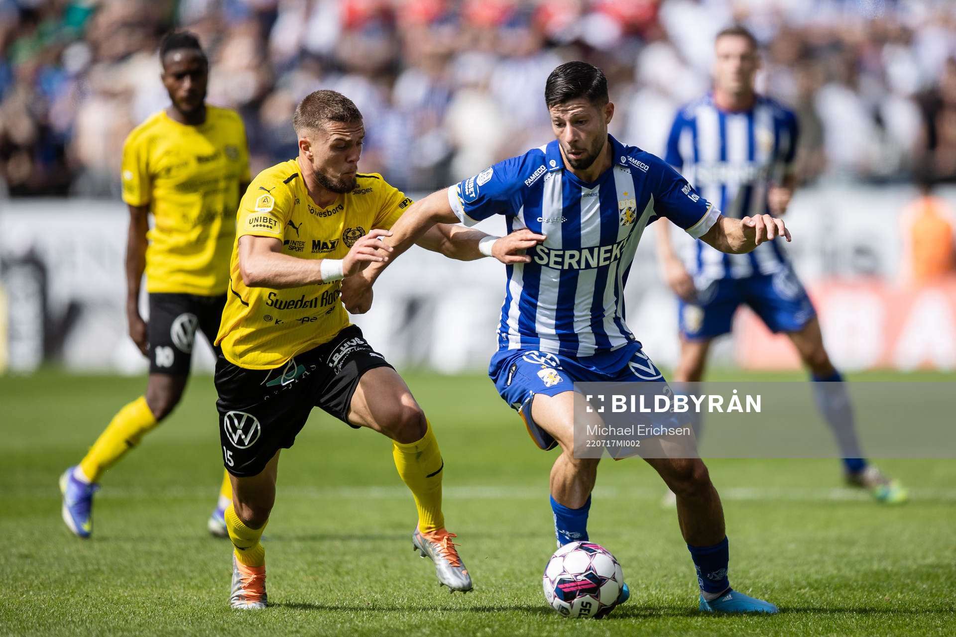 Mjällbys Ivan Kričak och IFK Göteborgs Kevin Yakob