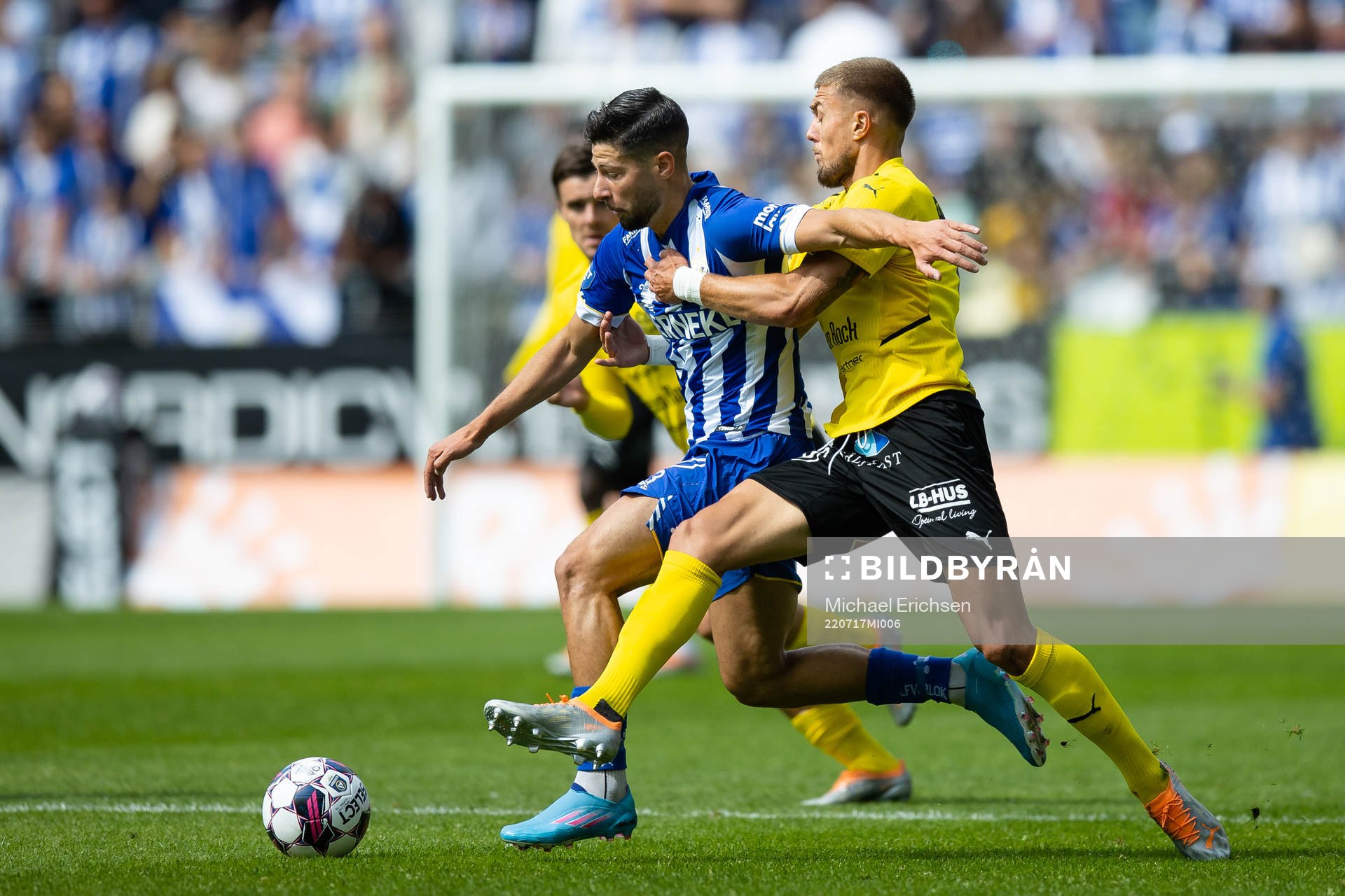 IFK Göteborgs Kevin Yakob och Mjällbys Ivan Kričak