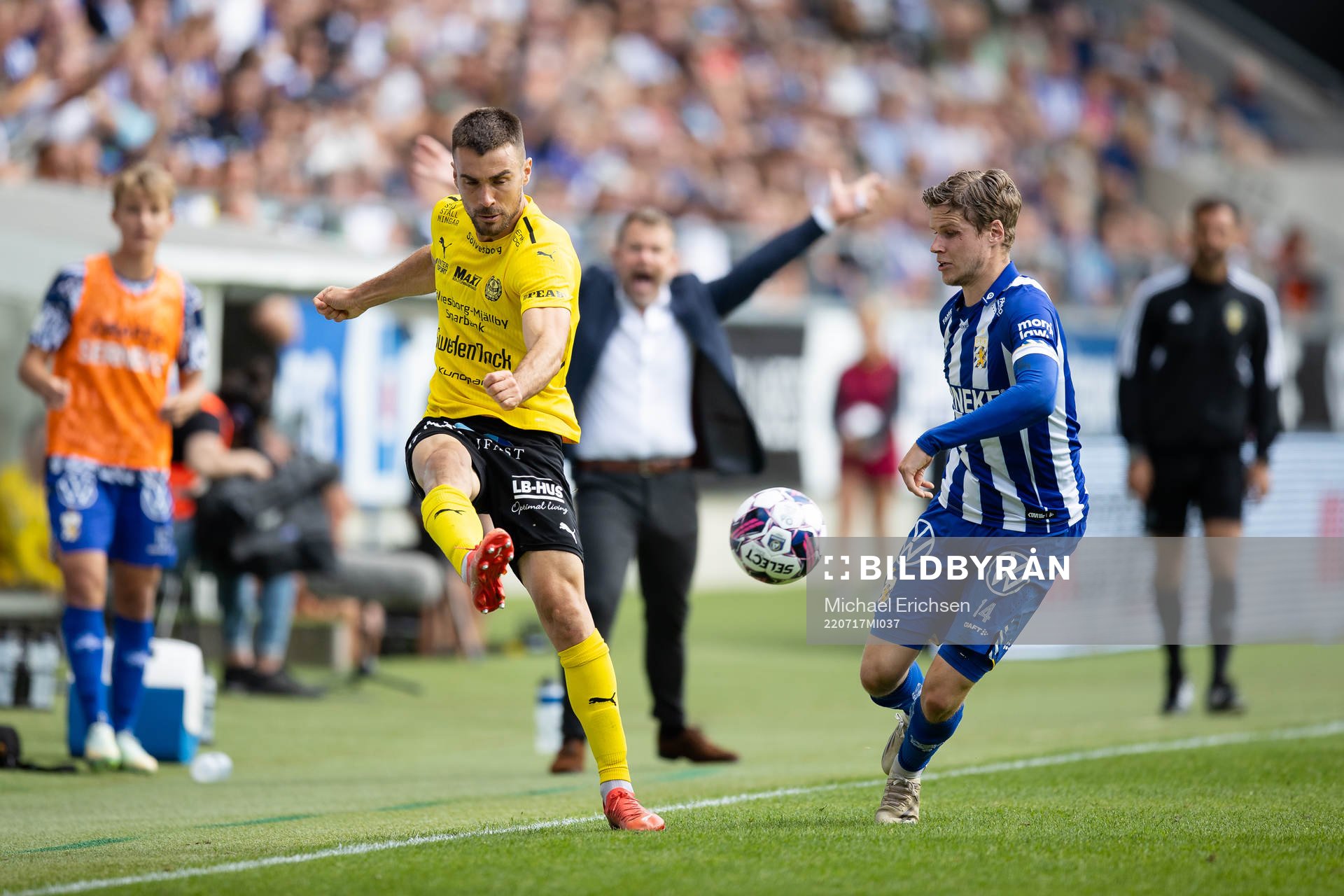 Mjällbys Carlos Moros Gracia och IFK Göteborgs Gustaf