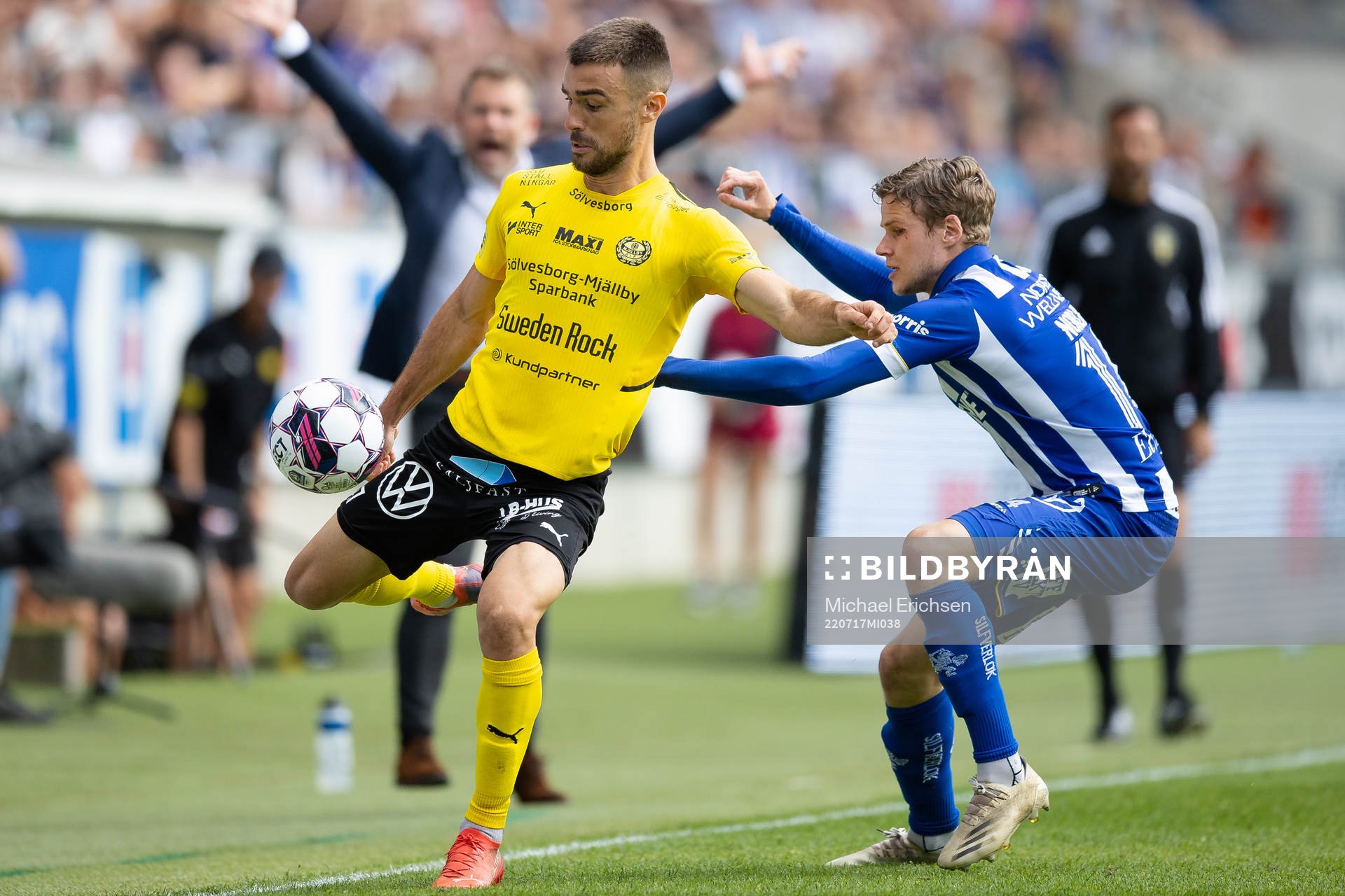Mjällbys Carlos Moros Gracia och IFK Göteborgs Gustaf