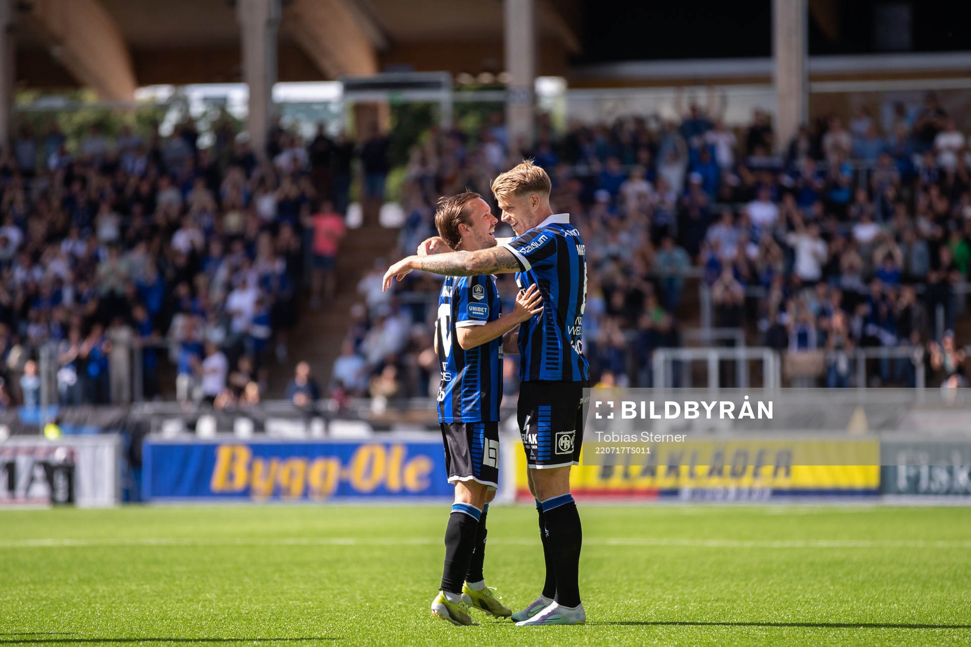 Sirius Patrik Karlsson Lagemyr jublar med Marcus
