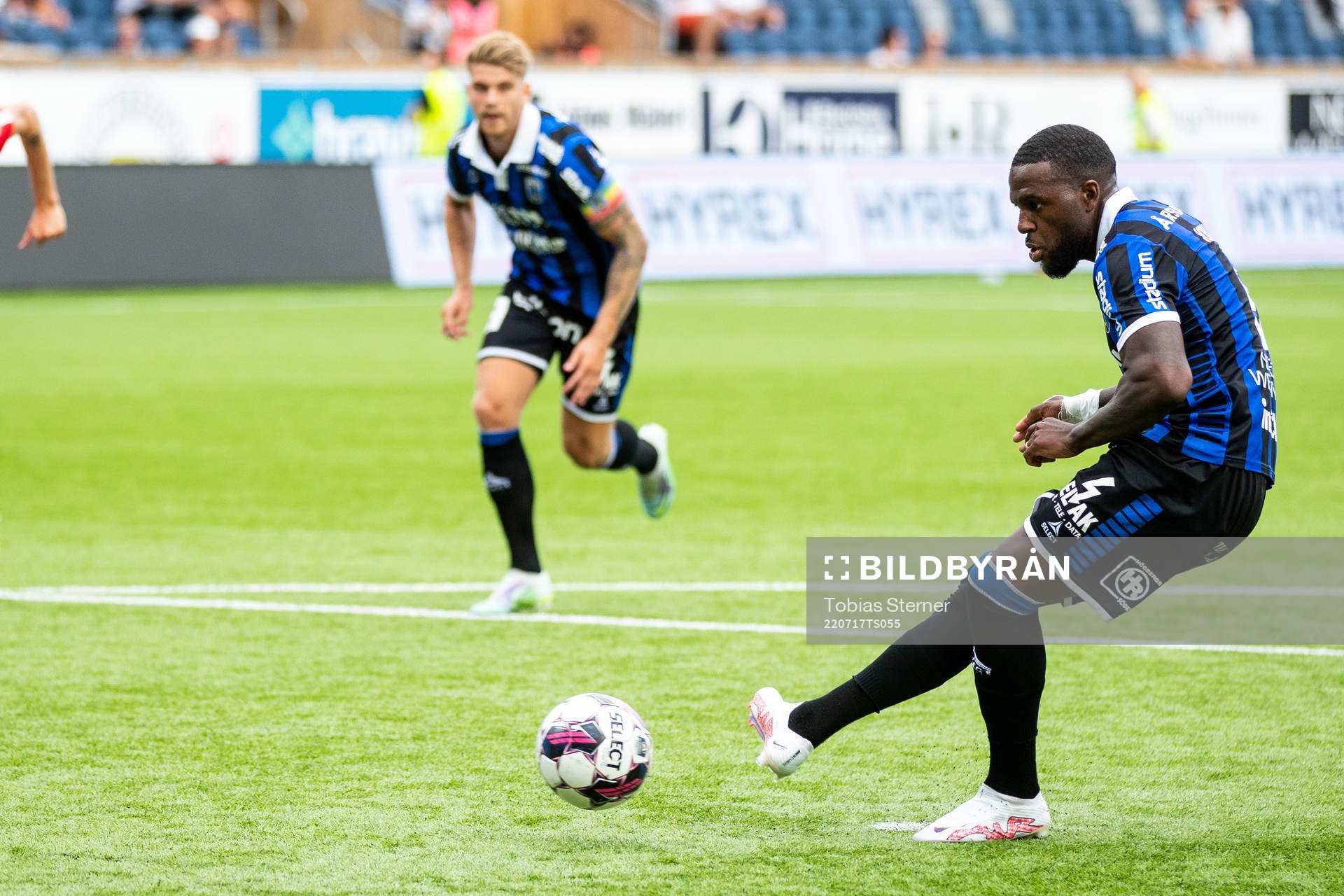 Sirius Christian Kouakou skjuter en straff och missar