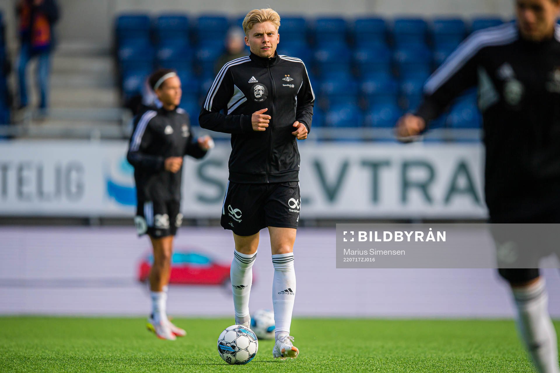 Tobias Borchgrevink Børkeeiet of Rosenborg warms up
