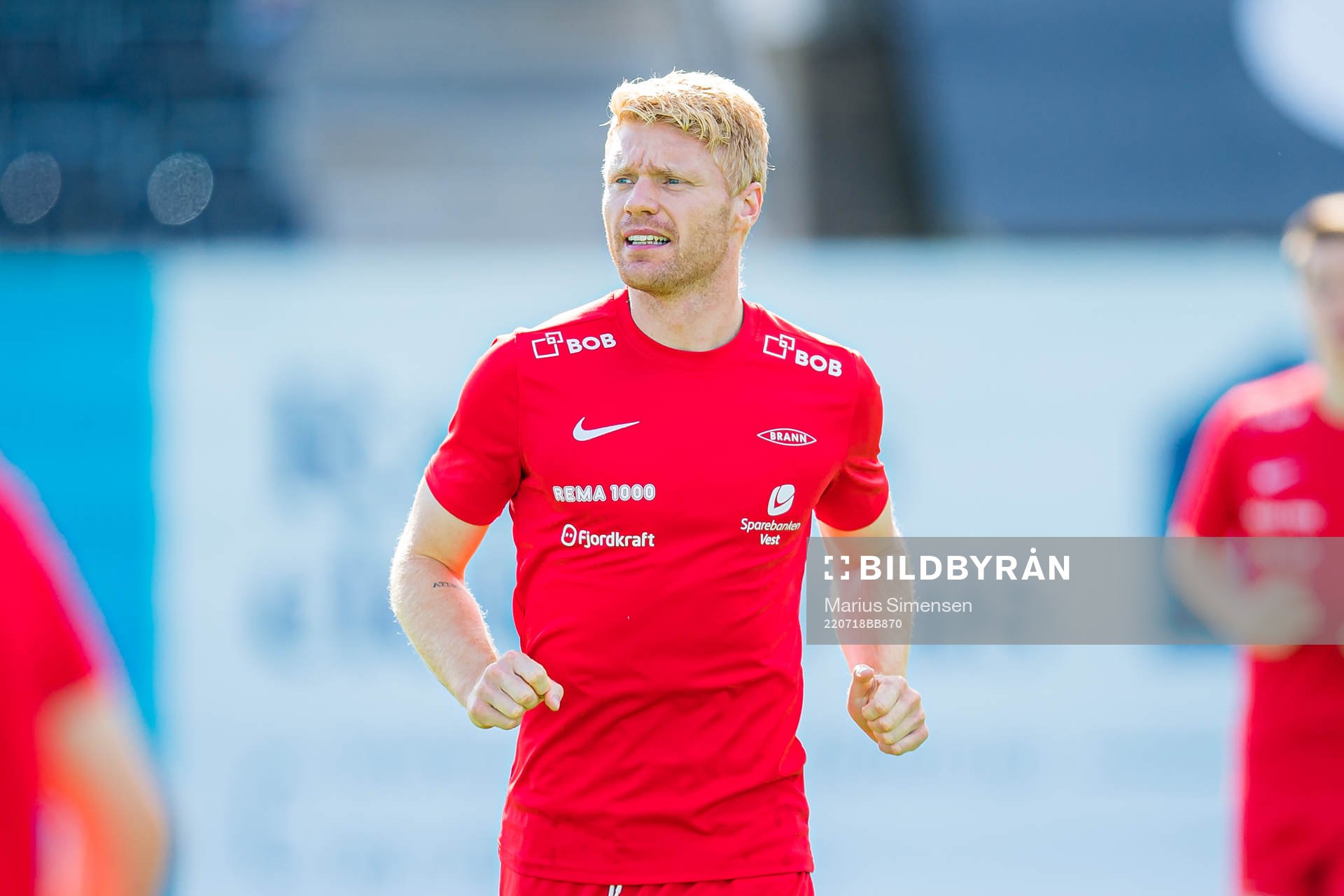 Sivert Heltne Nilsen of Brann warms up