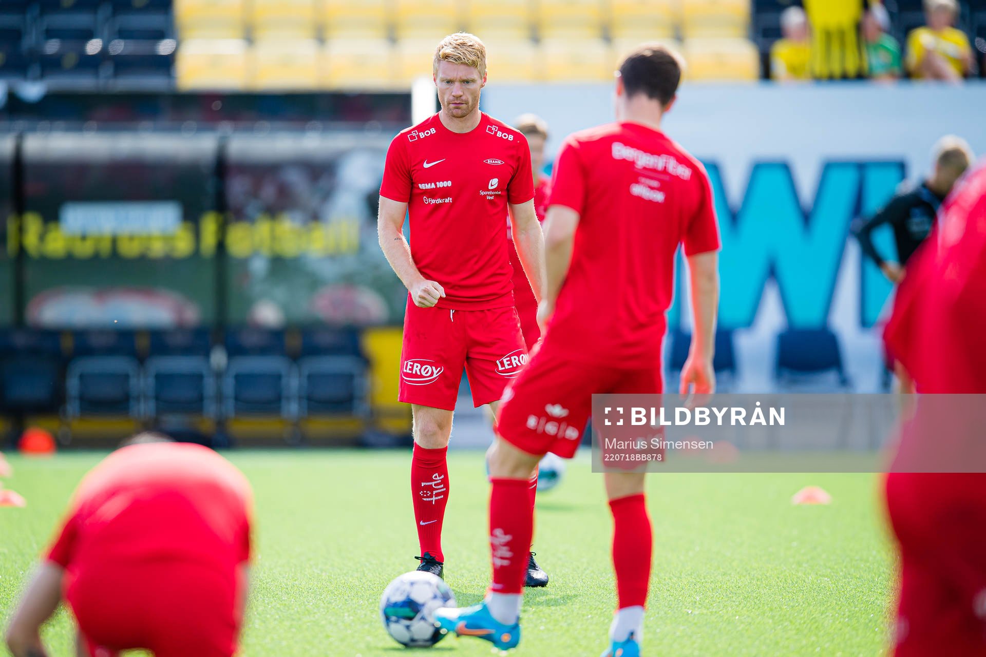 Sivert Heltne Nilsen of Brann warms up