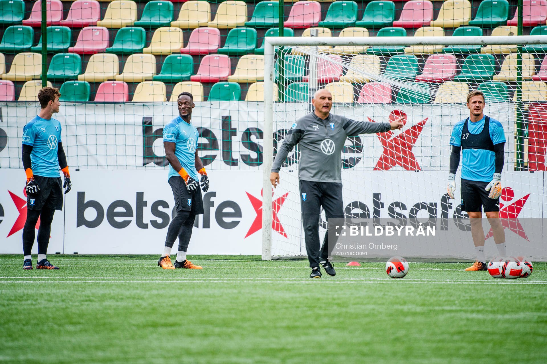Goalkeeper Viktor Andersson, goalkeeper Ismael Diawara,