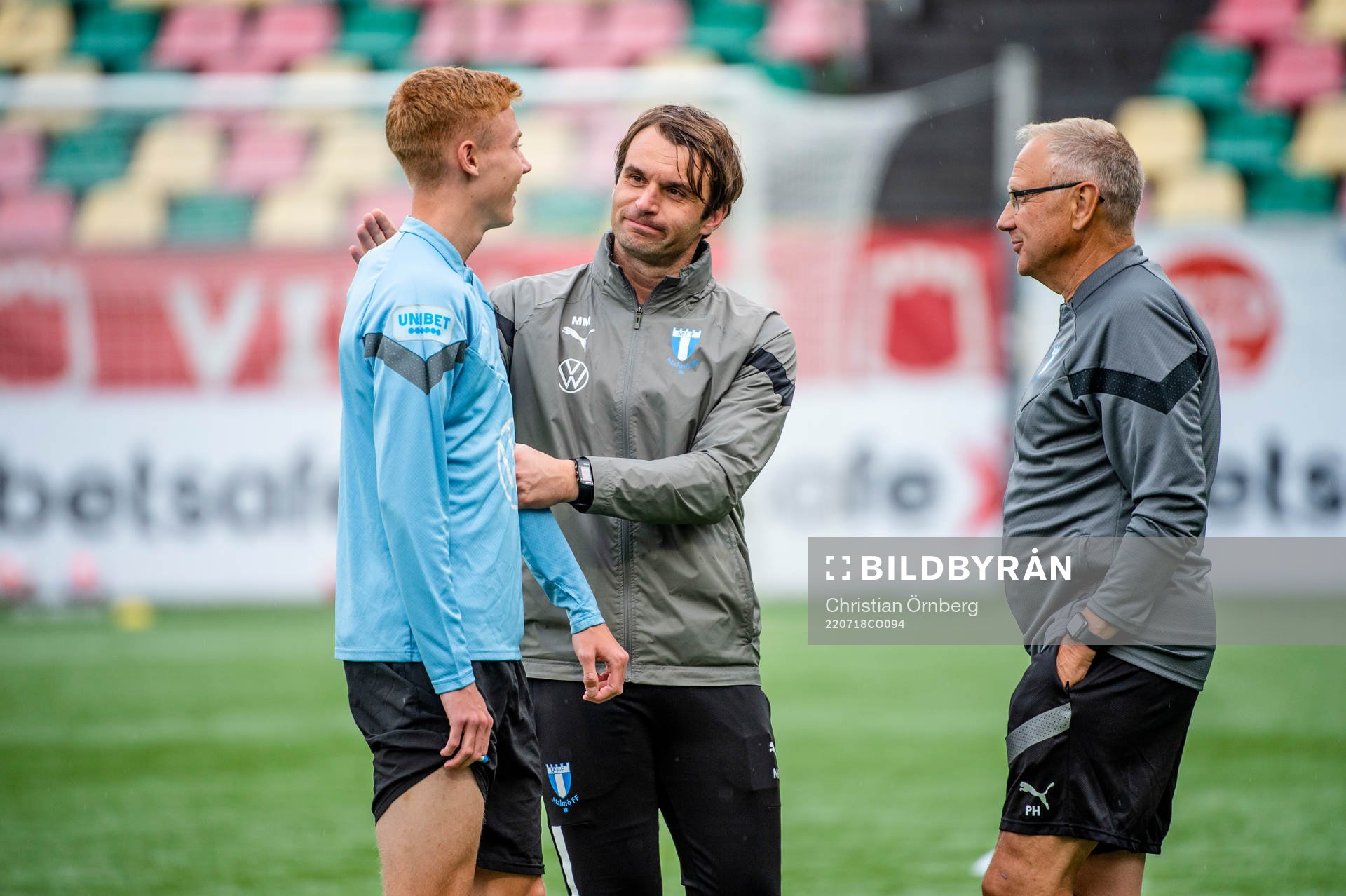 Hugo Larsson, coach Milos Milojevic and doctor Pär