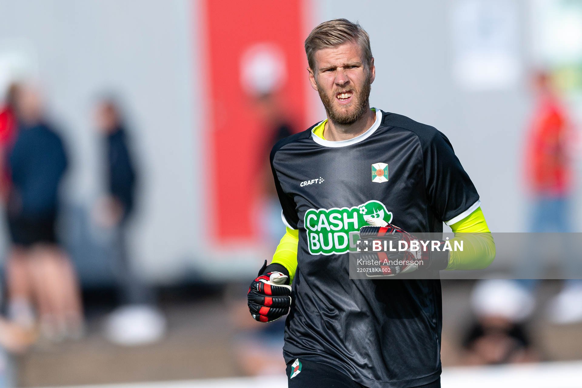 Varbergs målvakt Fredrik Andersson före fotbollsmatchen i Allsvenskan mellan Varberg och Helsingborg den 18 juli 2022 i Varberg. 