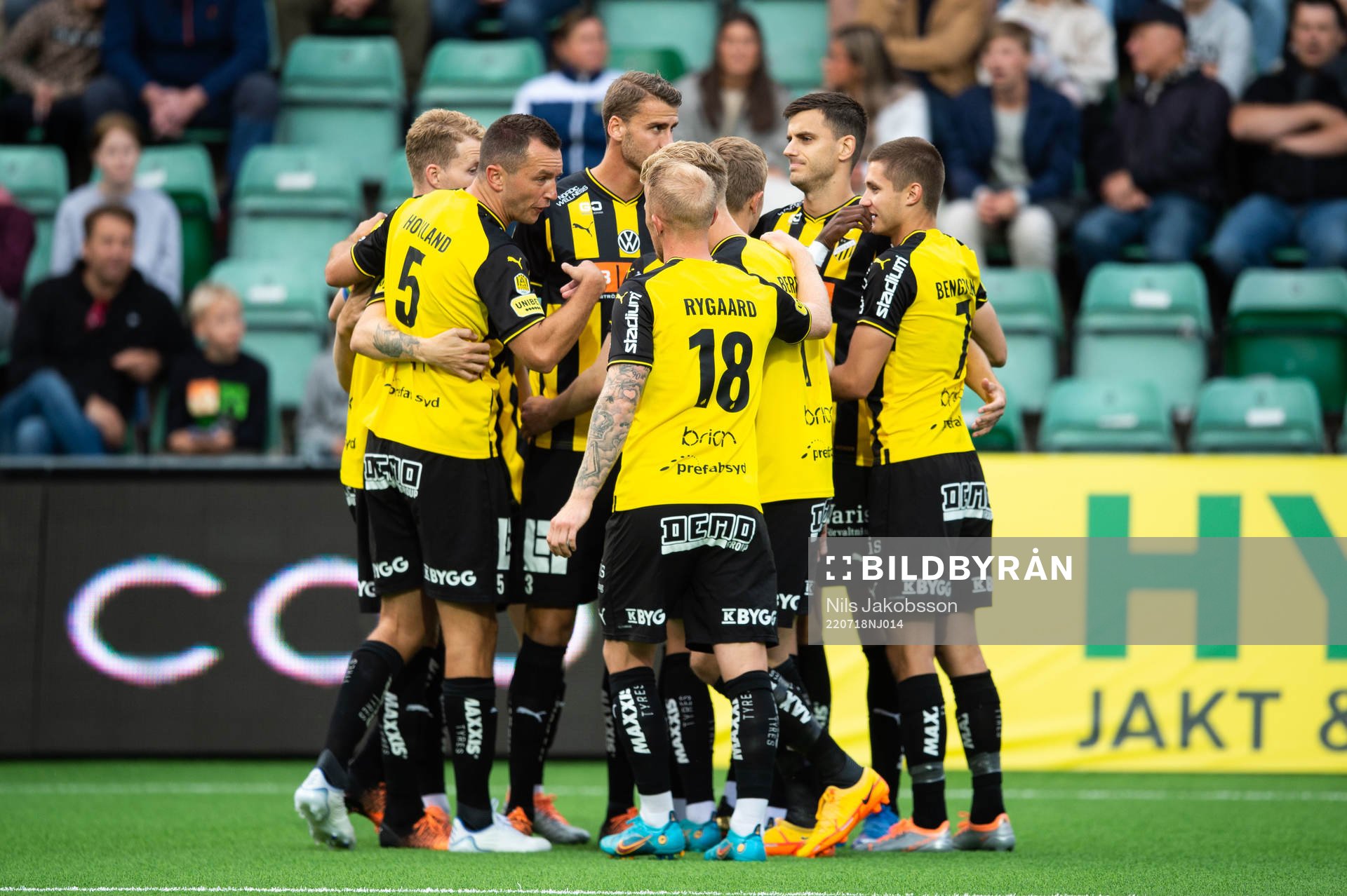 Häckens Alexander Jeremejeff jublar